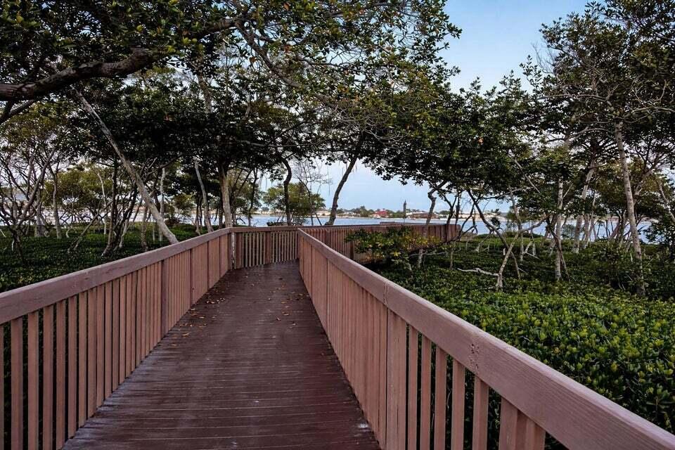 8200 Lakeshore Drive 2010