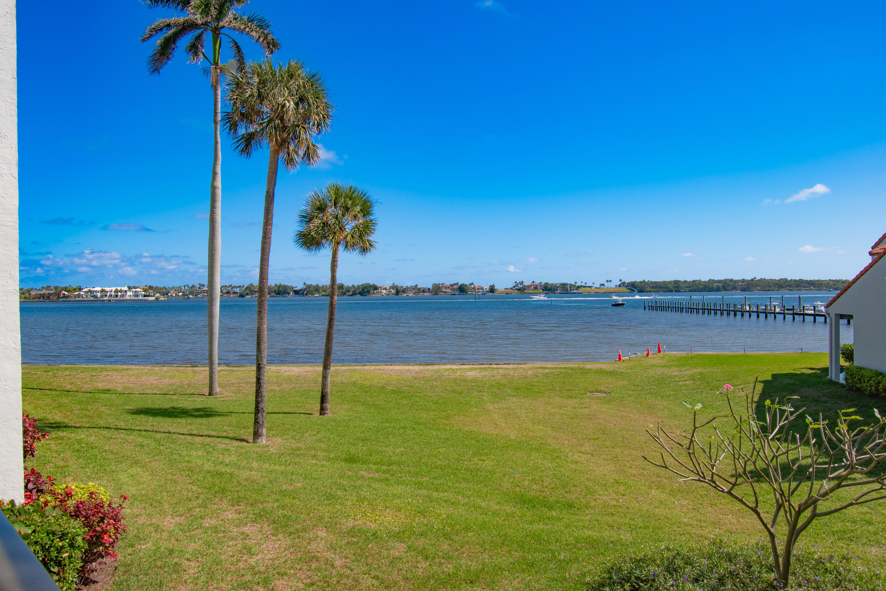 8200 Lakeshore Drive 2010