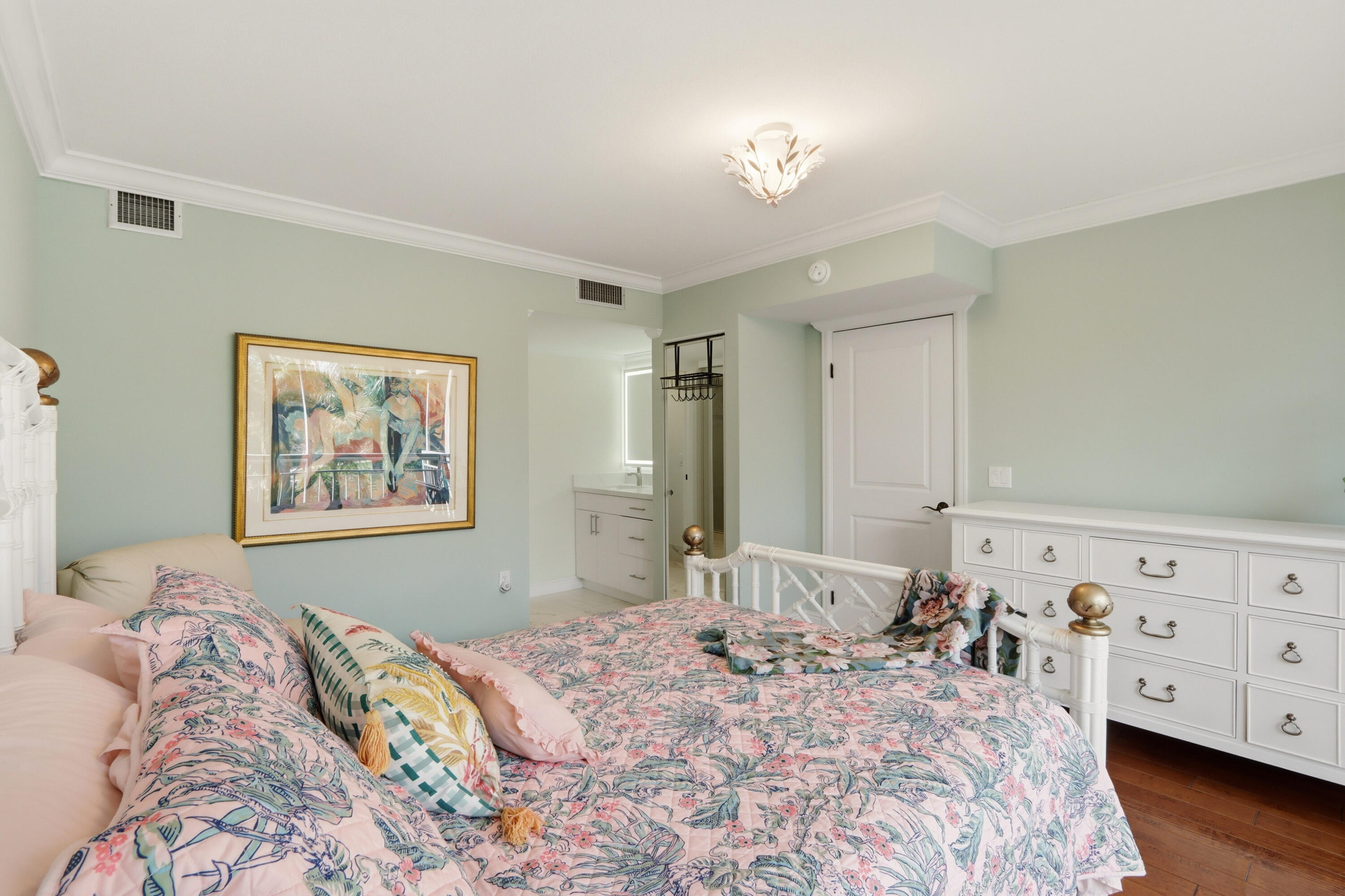 6133 Balboa Circle 302