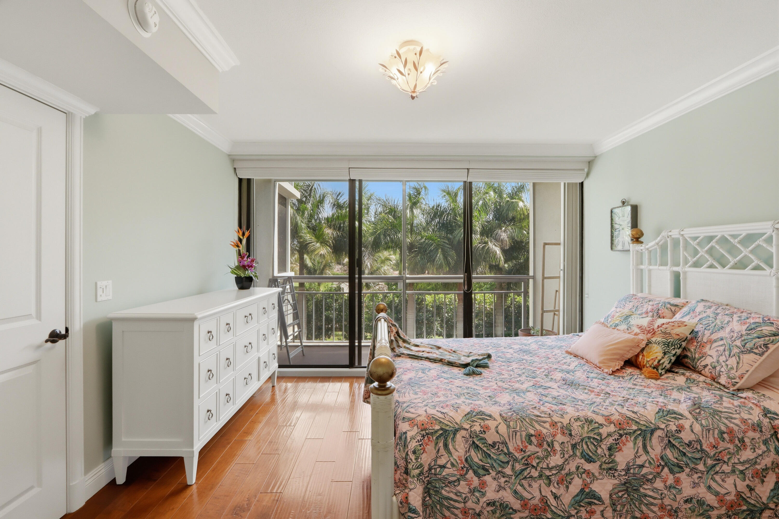 6133 Balboa Circle 302