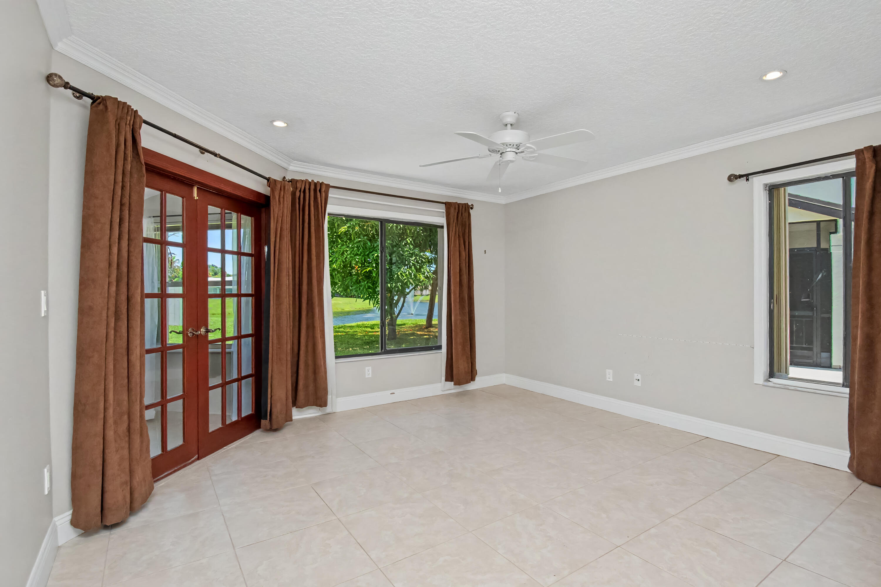 9709 Sunny Isle Circle