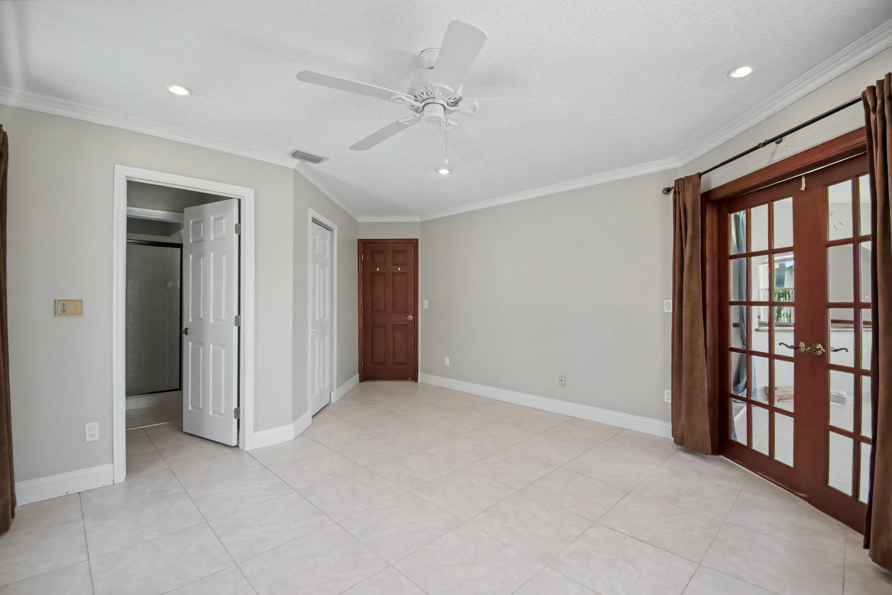 9709 Sunny Isle Circle