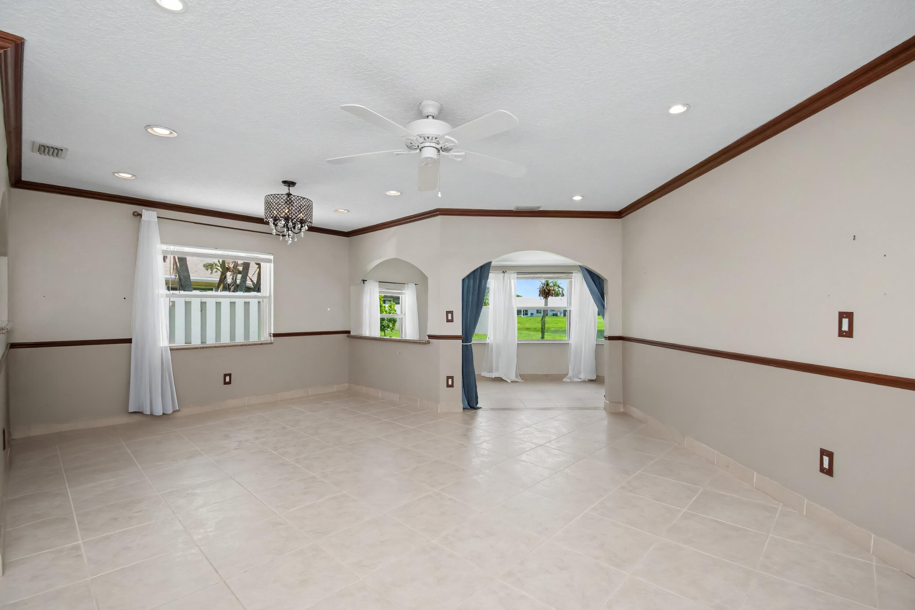 9709 Sunny Isle Circle