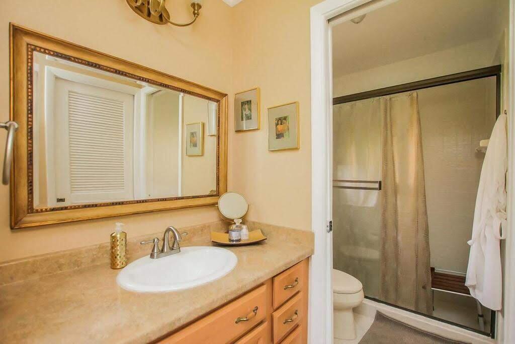 9709 Sunny Isle Circle