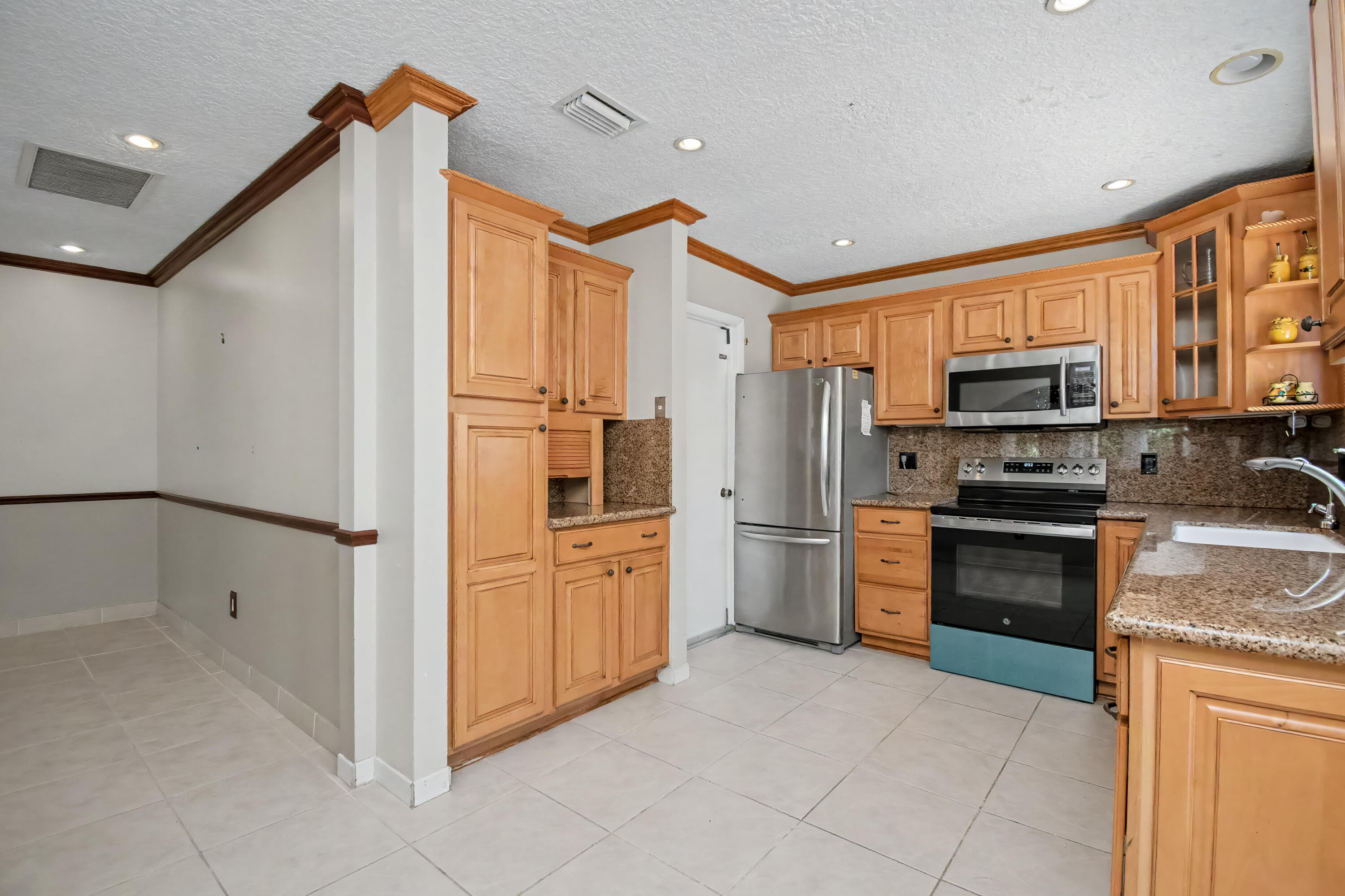 9709 Sunny Isle Circle