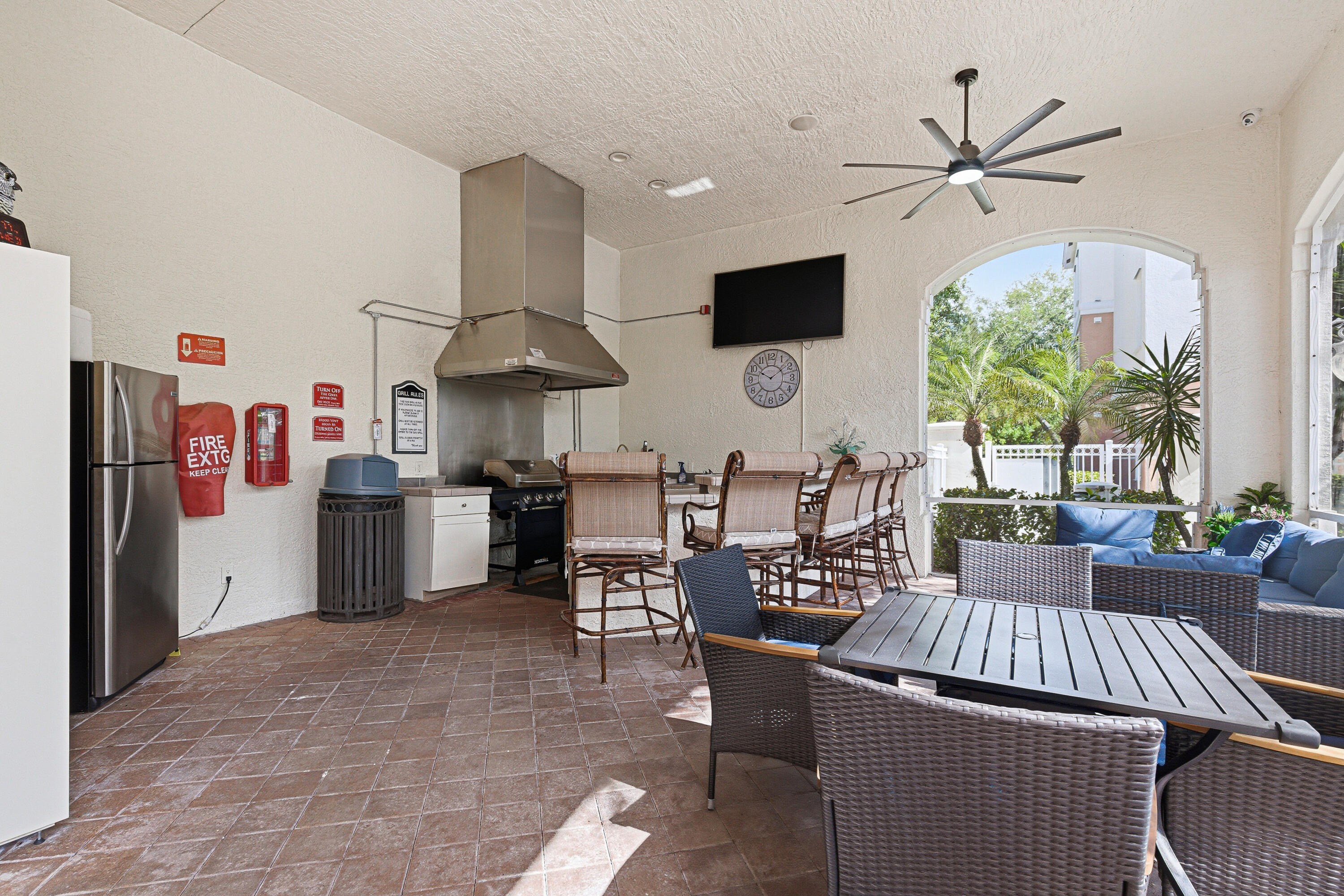 6101 Myrtlewood Circle W