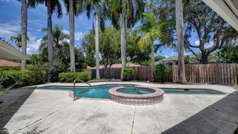 6813 Viento Way