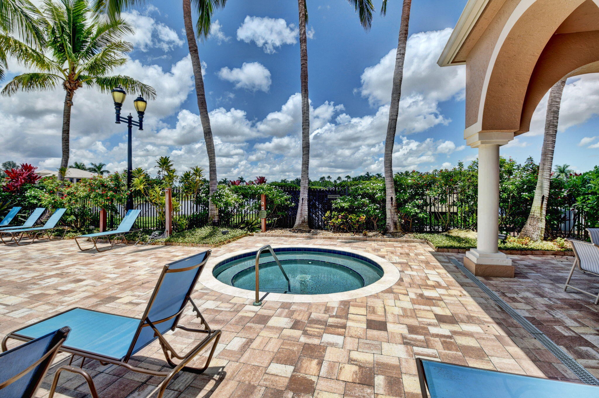 4293 Mariners Cove Drive
