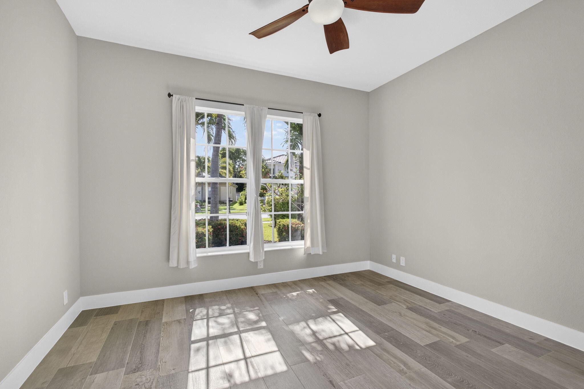 4293 Mariners Cove Drive