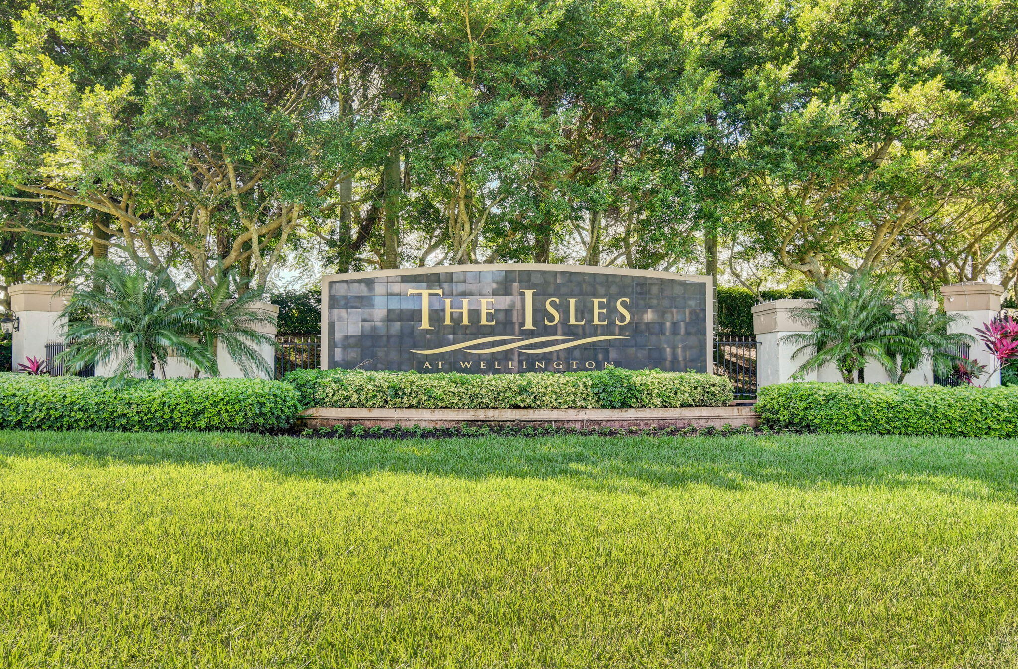 4293 Mariners Cove Drive