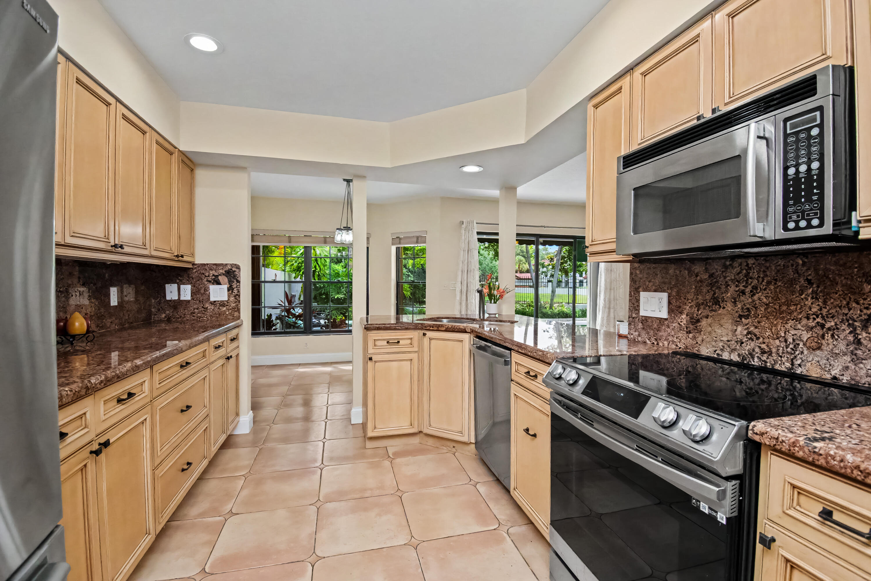 21718 Club Villa Terrace