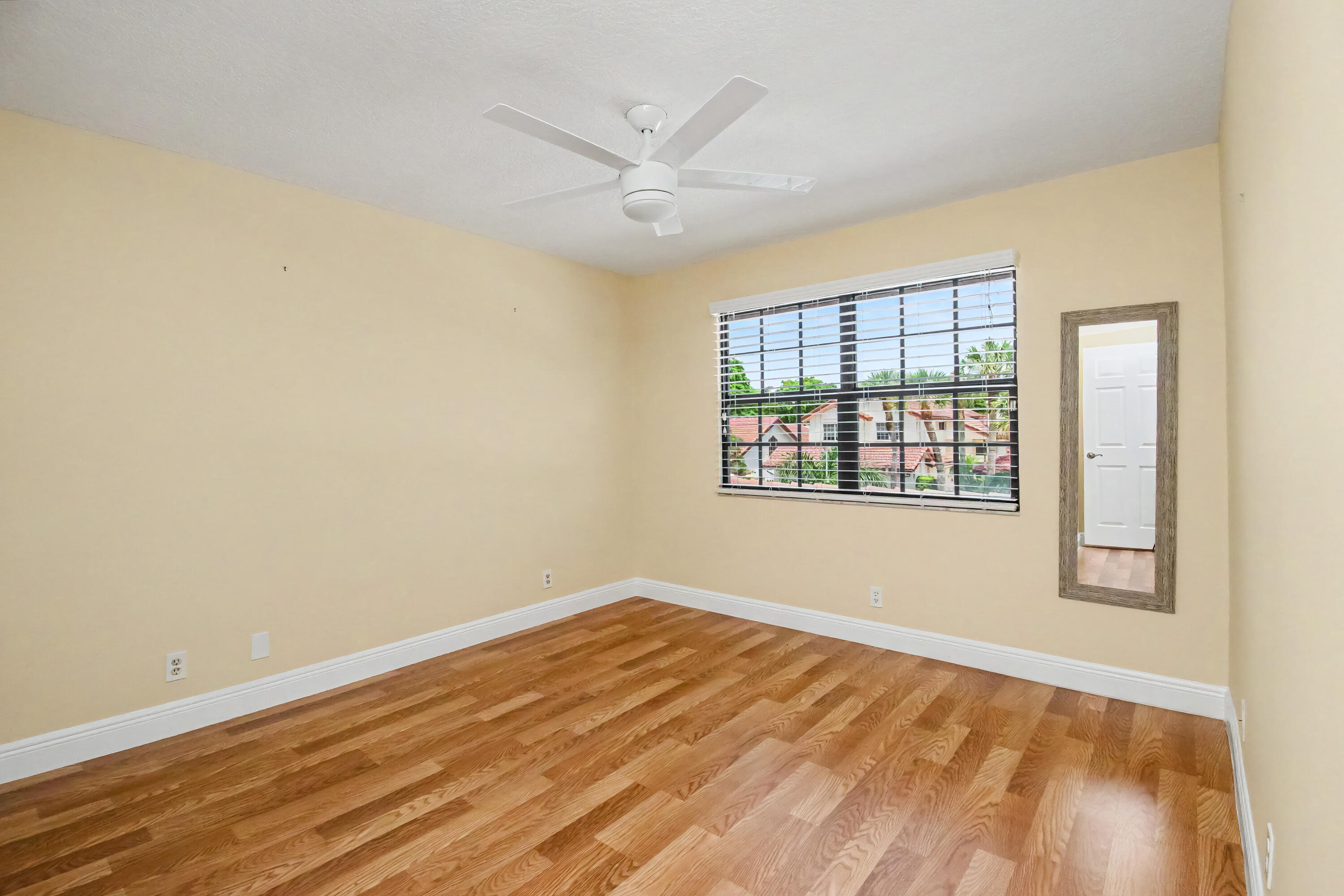 21718 Club Villa Terrace