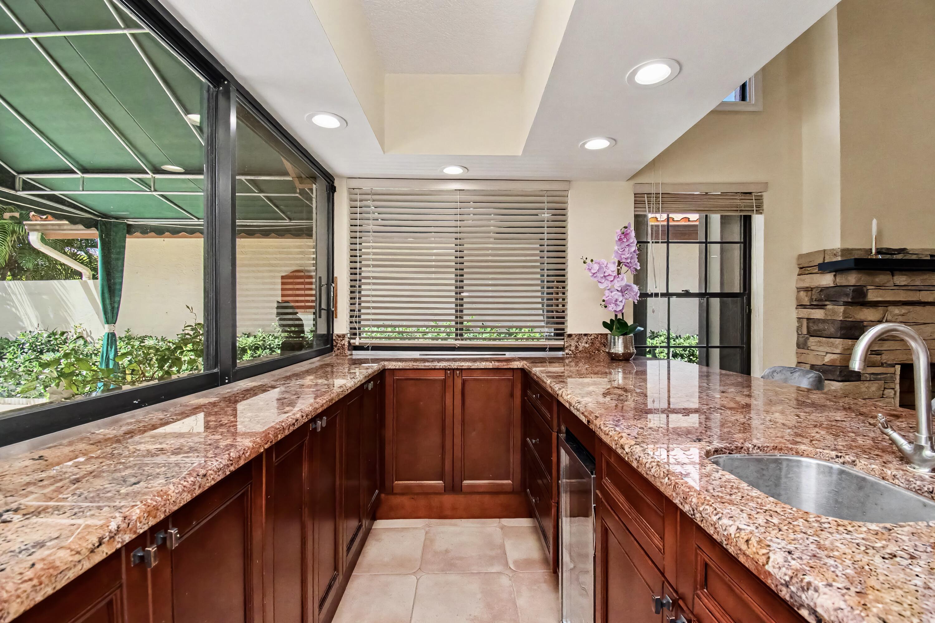 21718 Club Villa Terrace