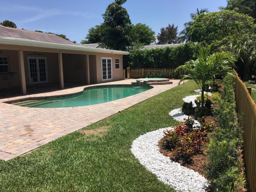 6943 Giralda Circle