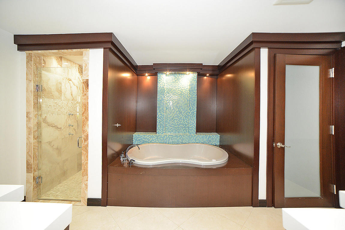 6943 Giralda Circle