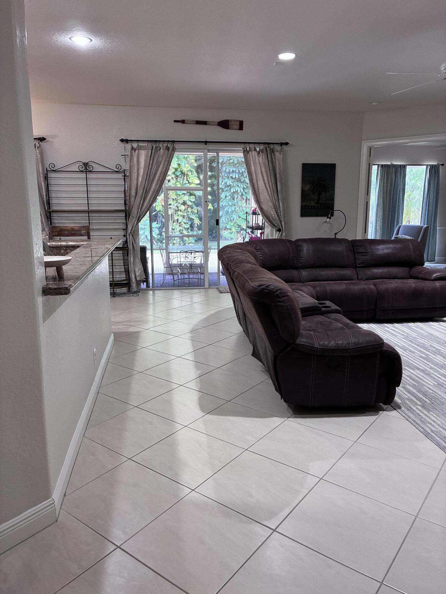6937 MONMOUTH Road