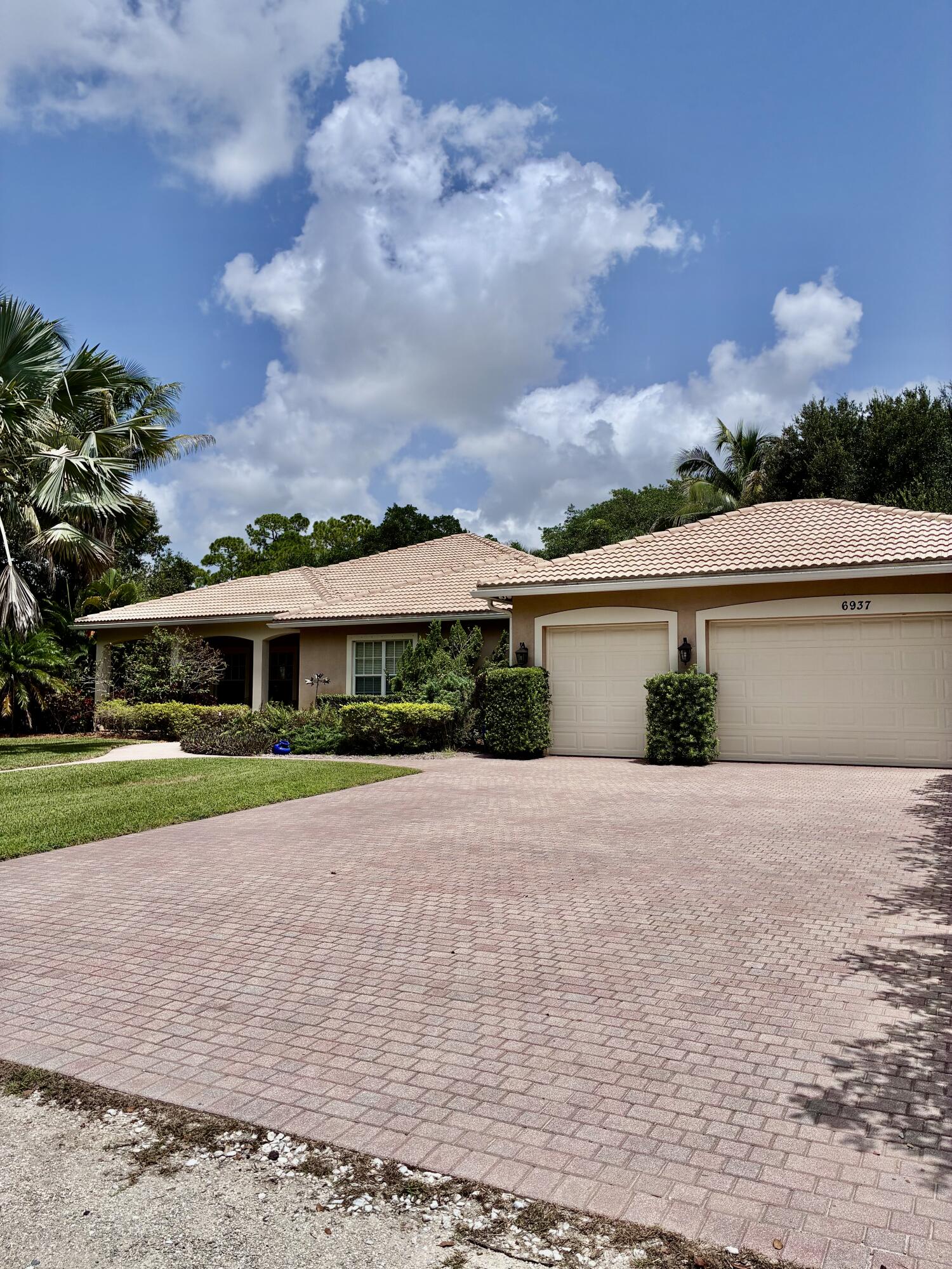 6937 Monmouth Road West Palm Beach Fl Us 33413 B26067443