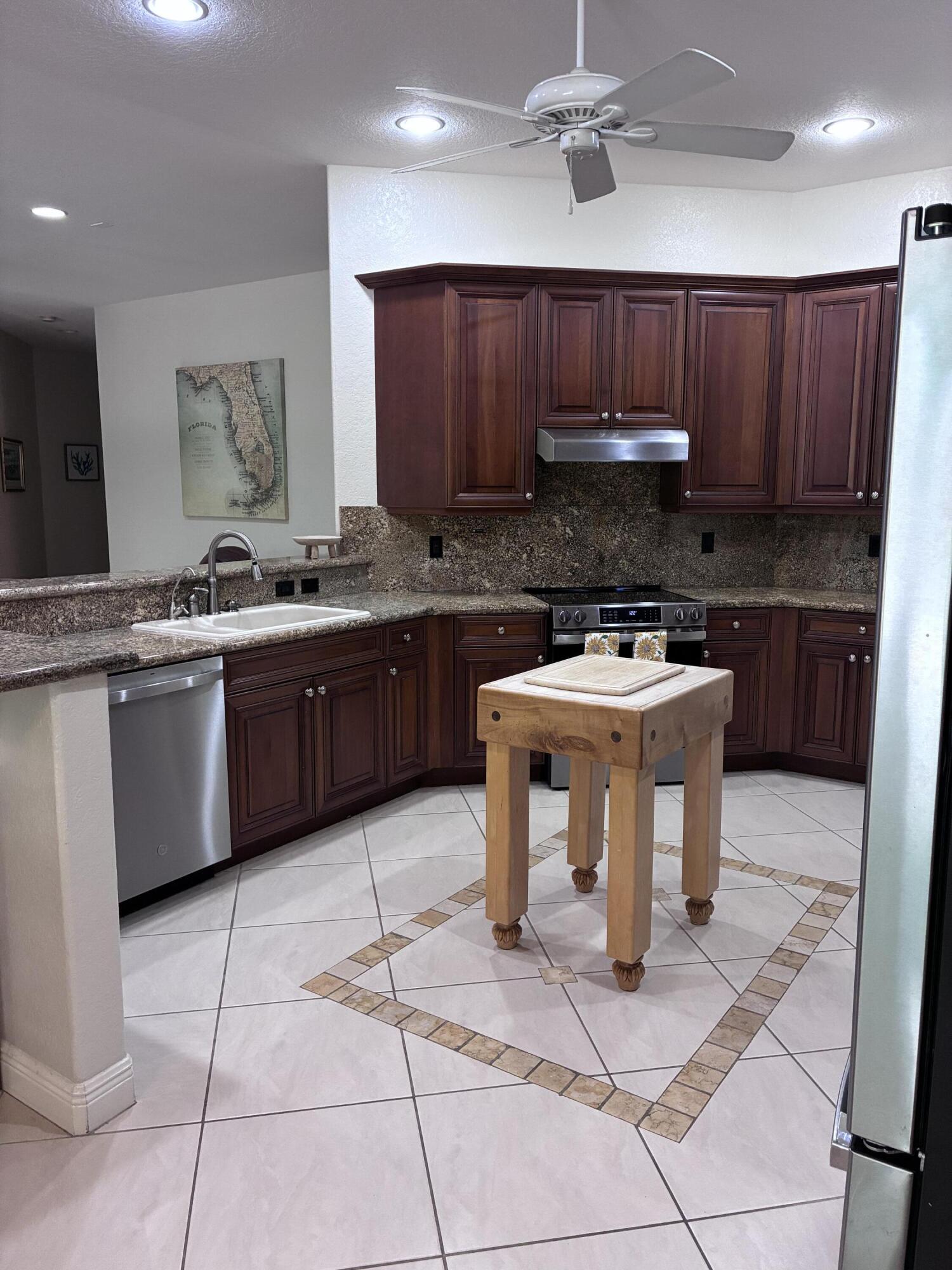 6937 MONMOUTH Road