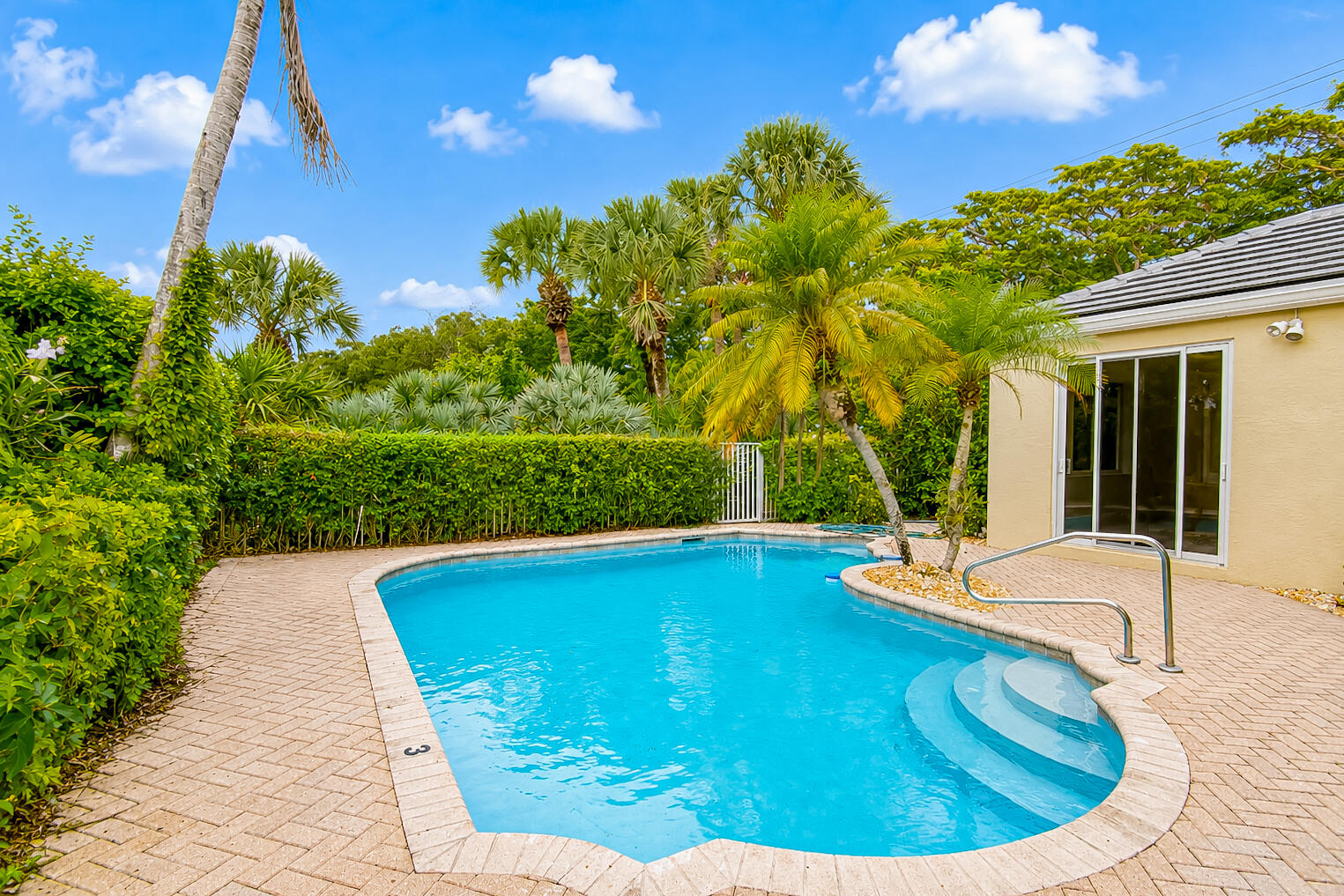 16053 VILLA VIZCAYA Place
