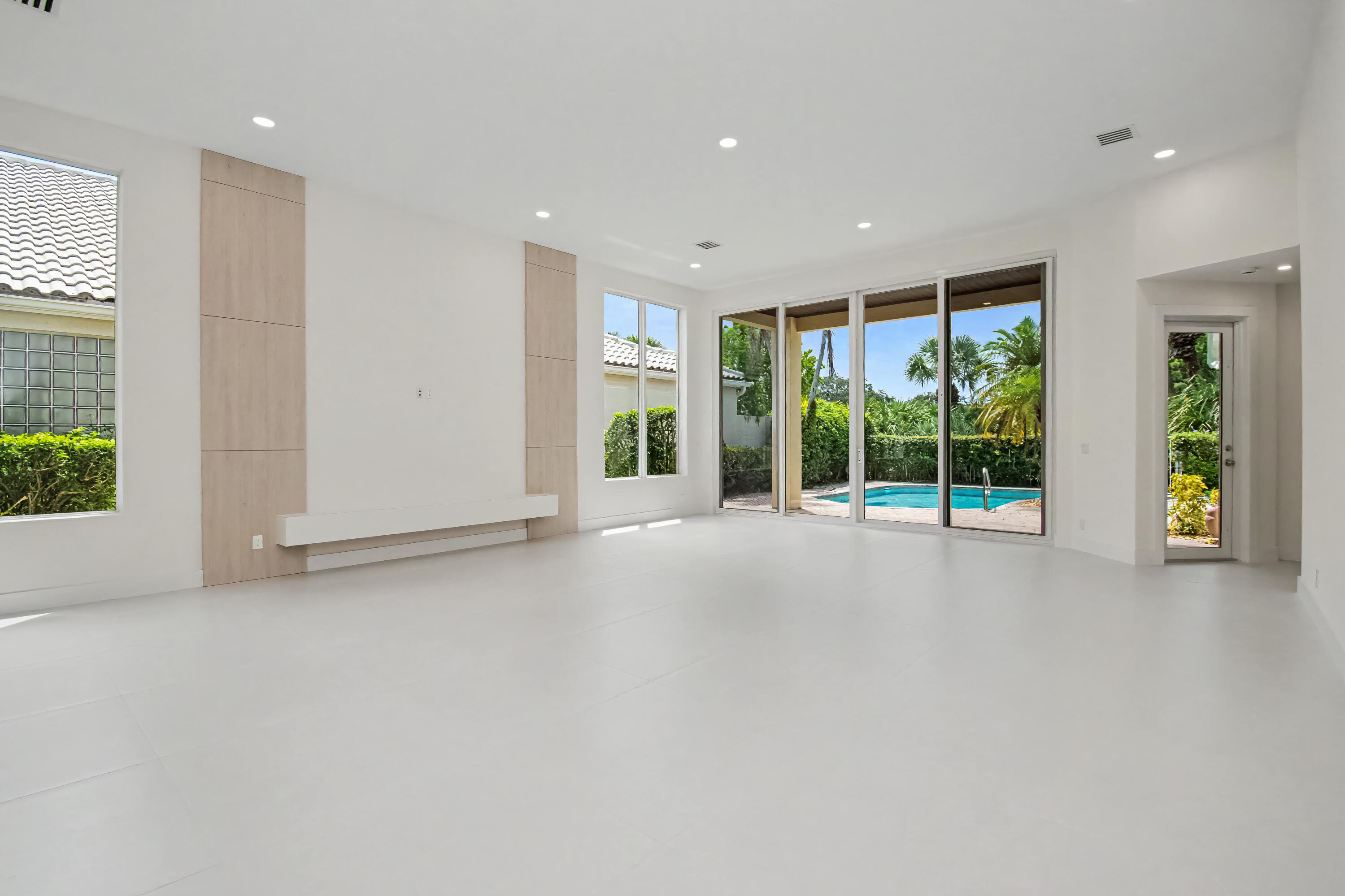 16053 VILLA VIZCAYA Place