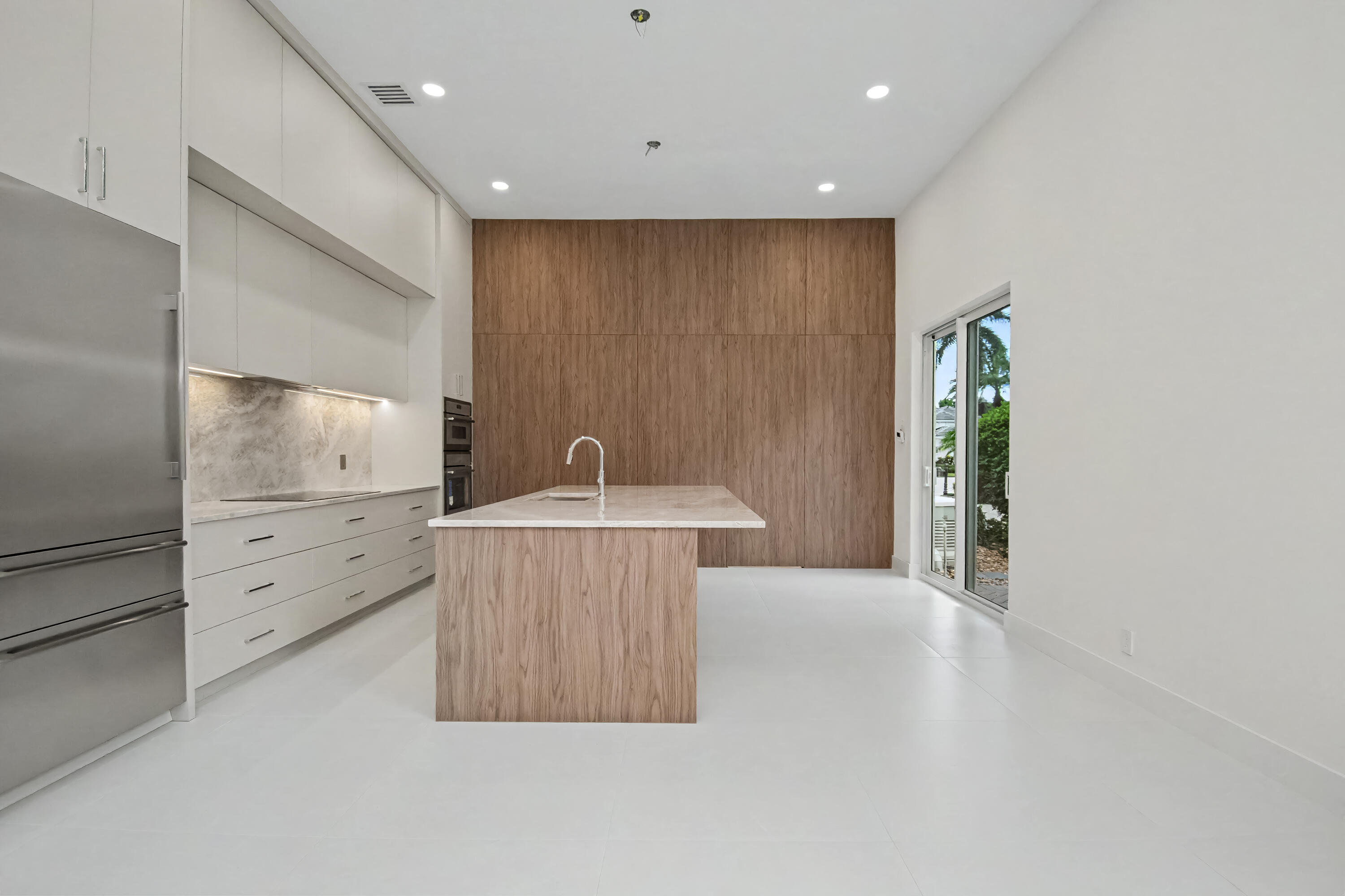 16053 VILLA VIZCAYA Place