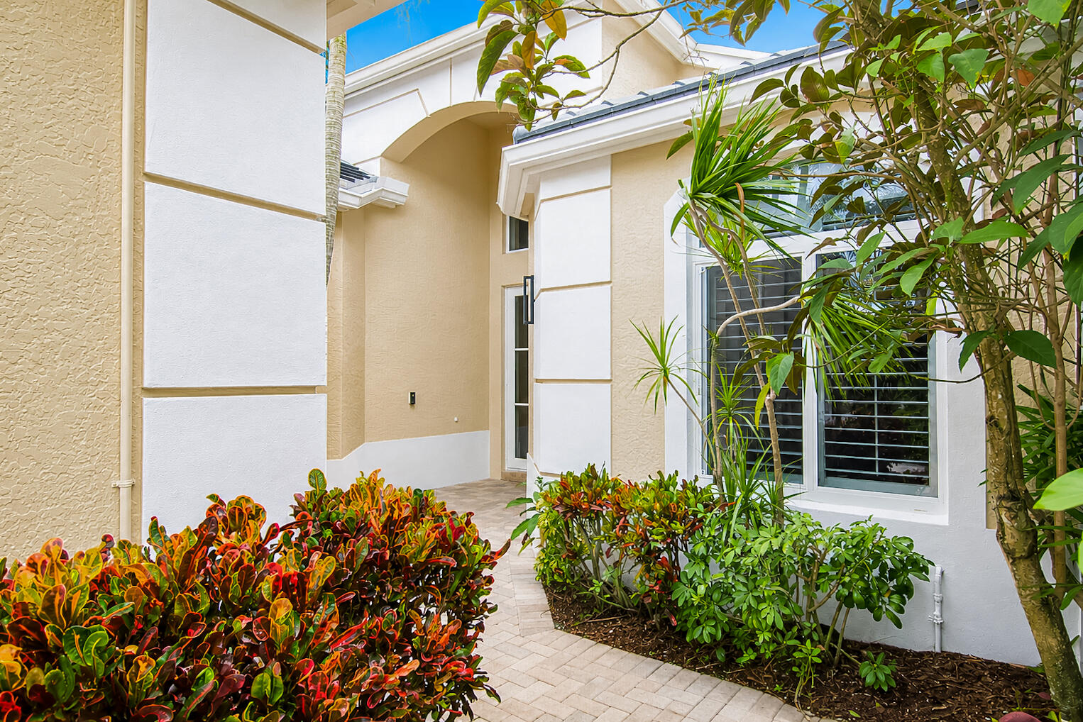 16053 VILLA VIZCAYA Place