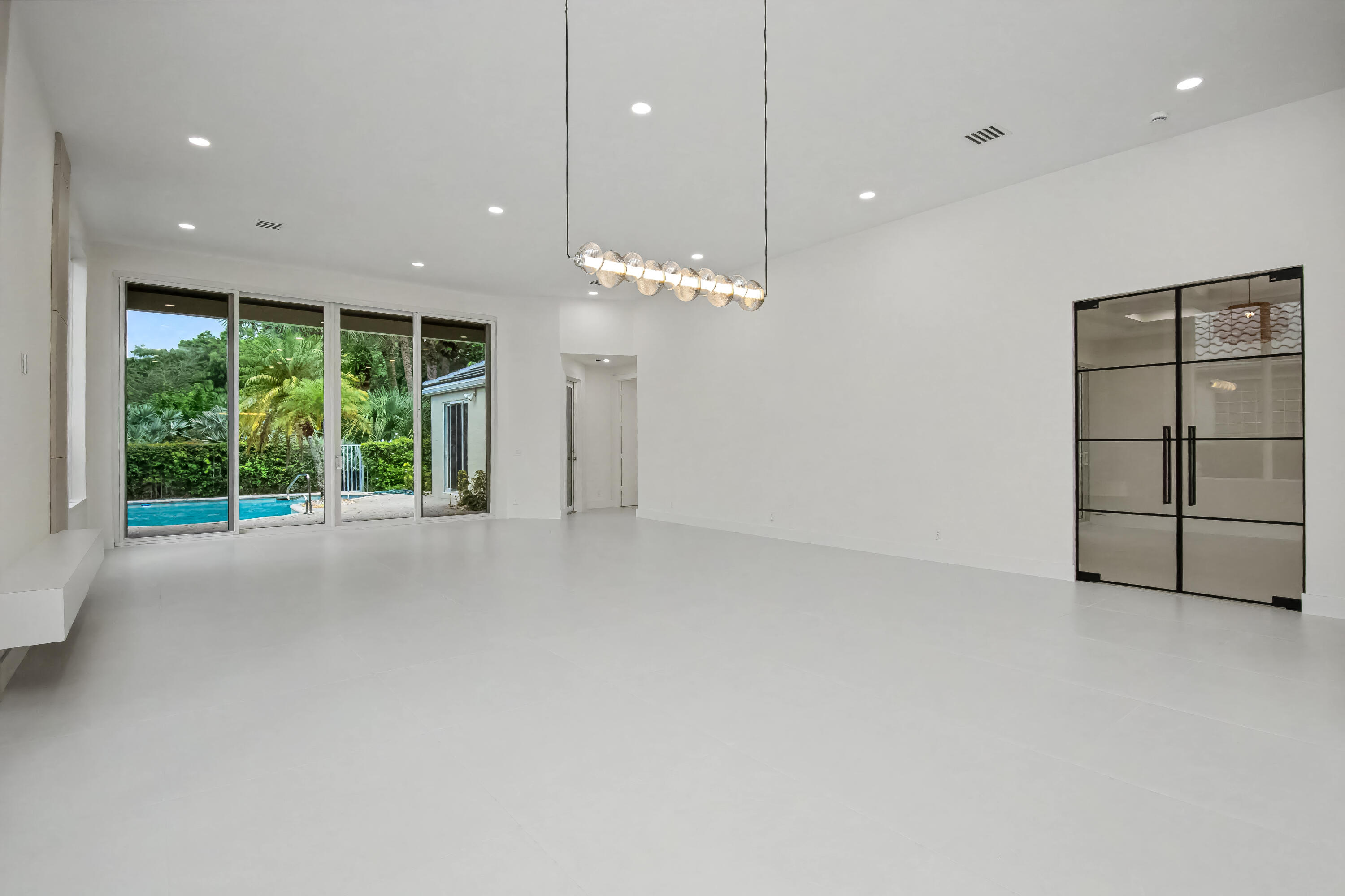 16053 VILLA VIZCAYA Place