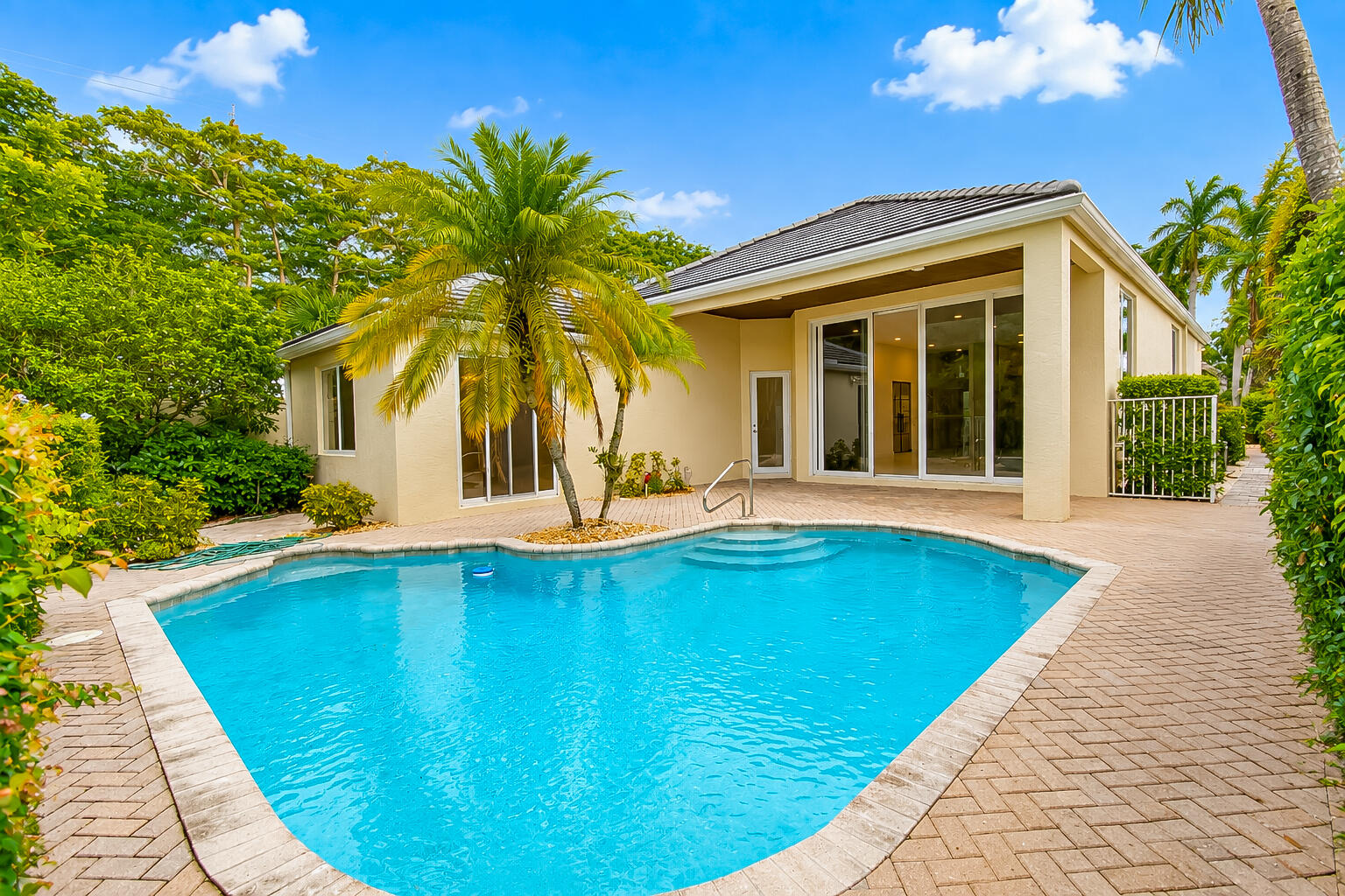 16053 VILLA VIZCAYA Place