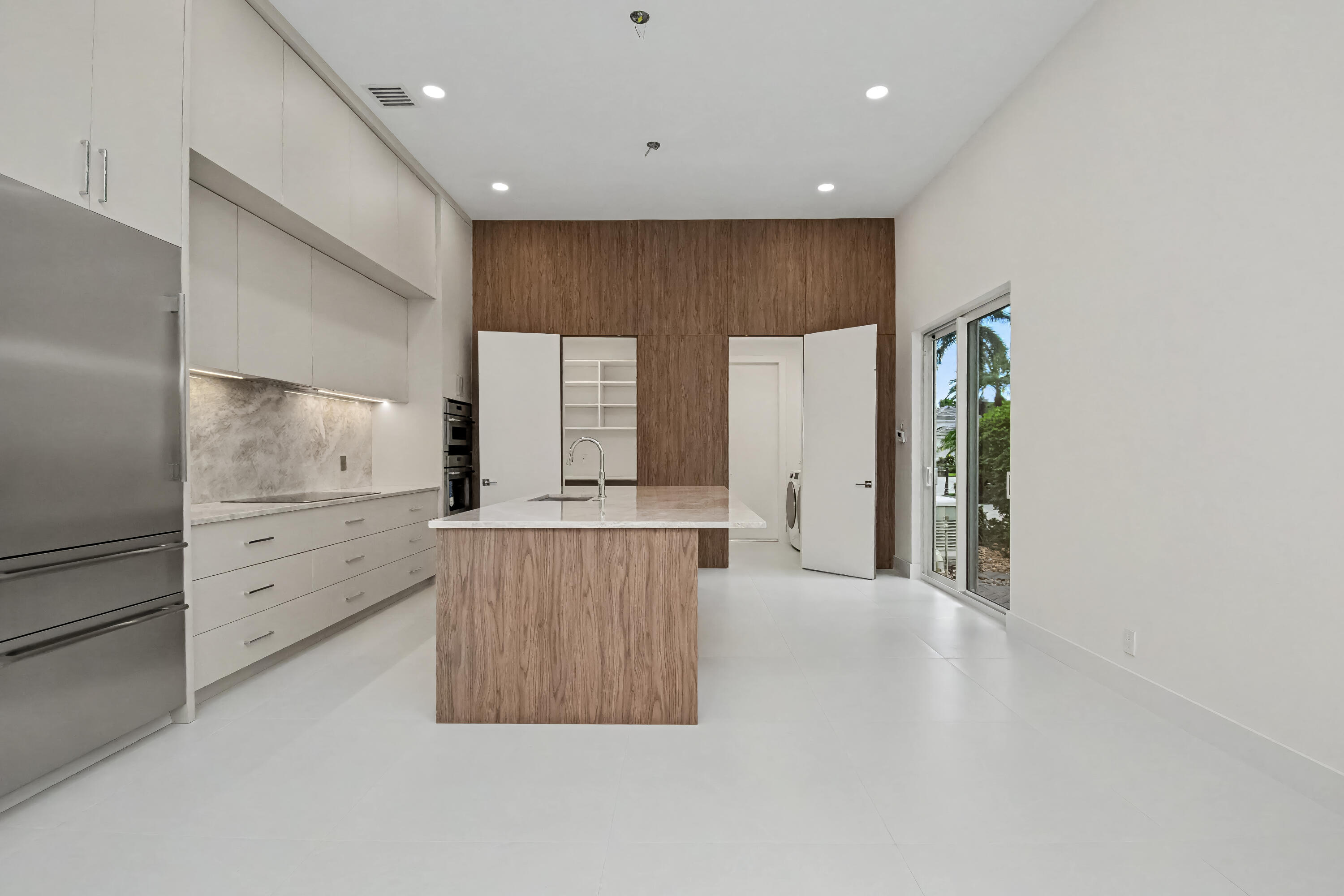16053 VILLA VIZCAYA Place