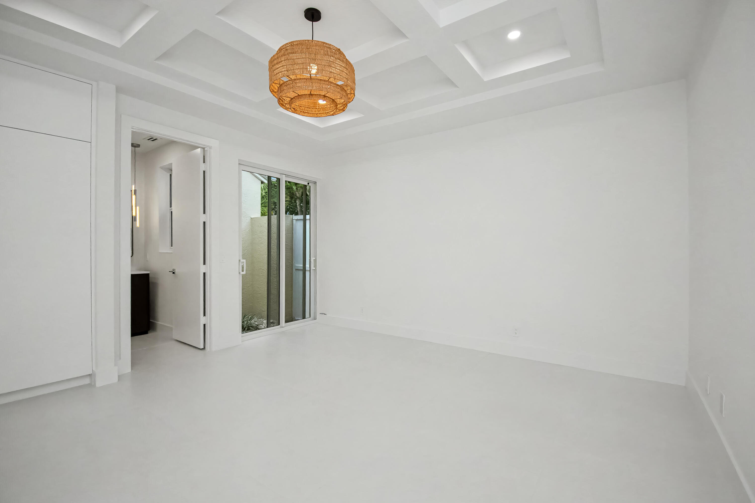 16053 VILLA VIZCAYA Place