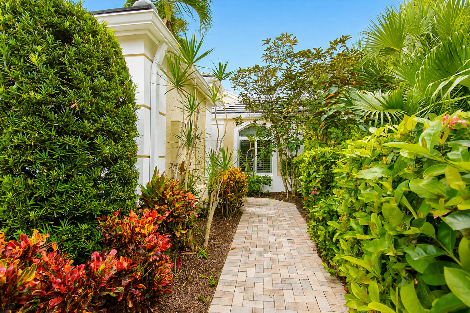 16053 VILLA VIZCAYA Place