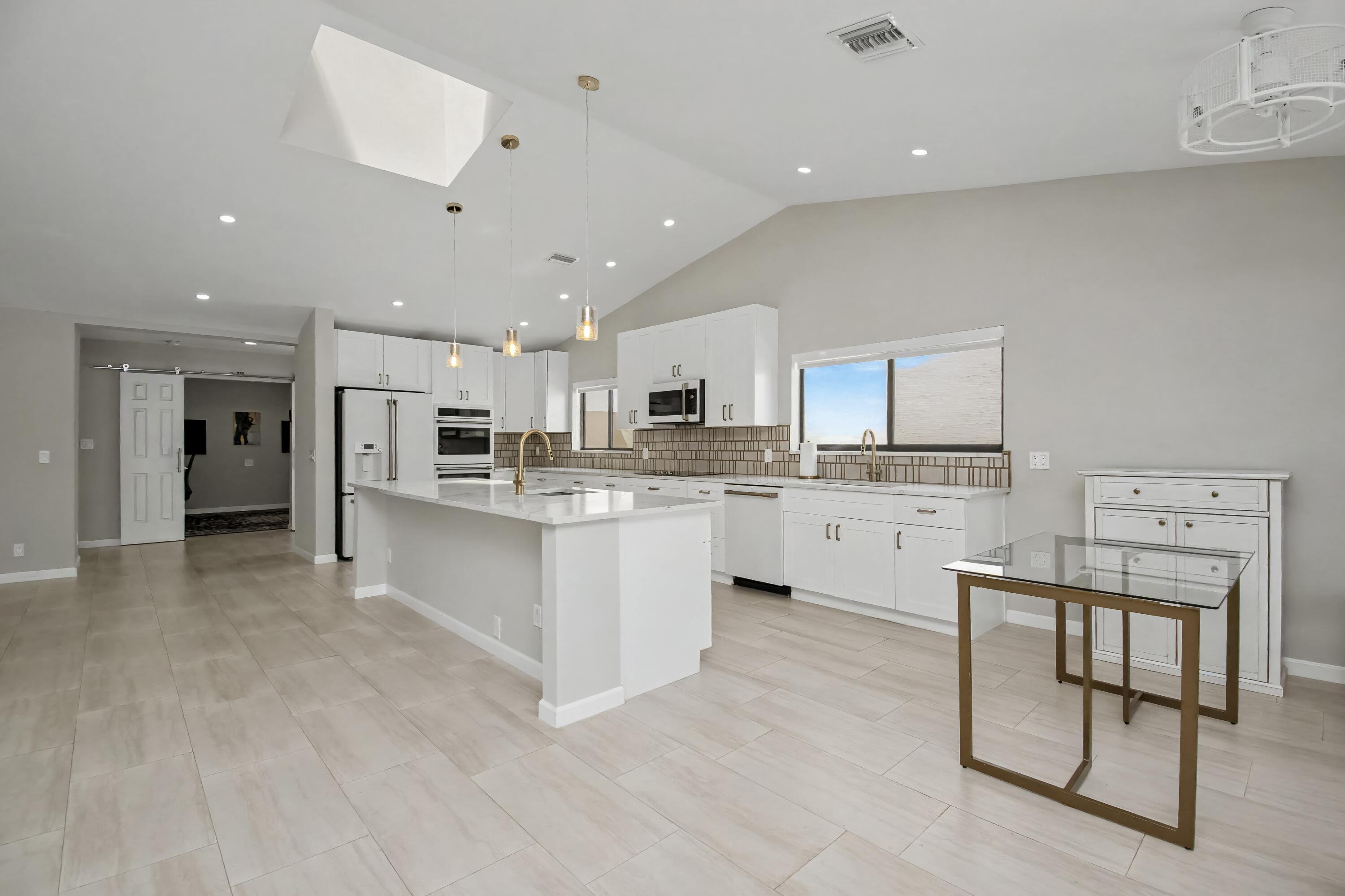 21460 LAGUNA Drive