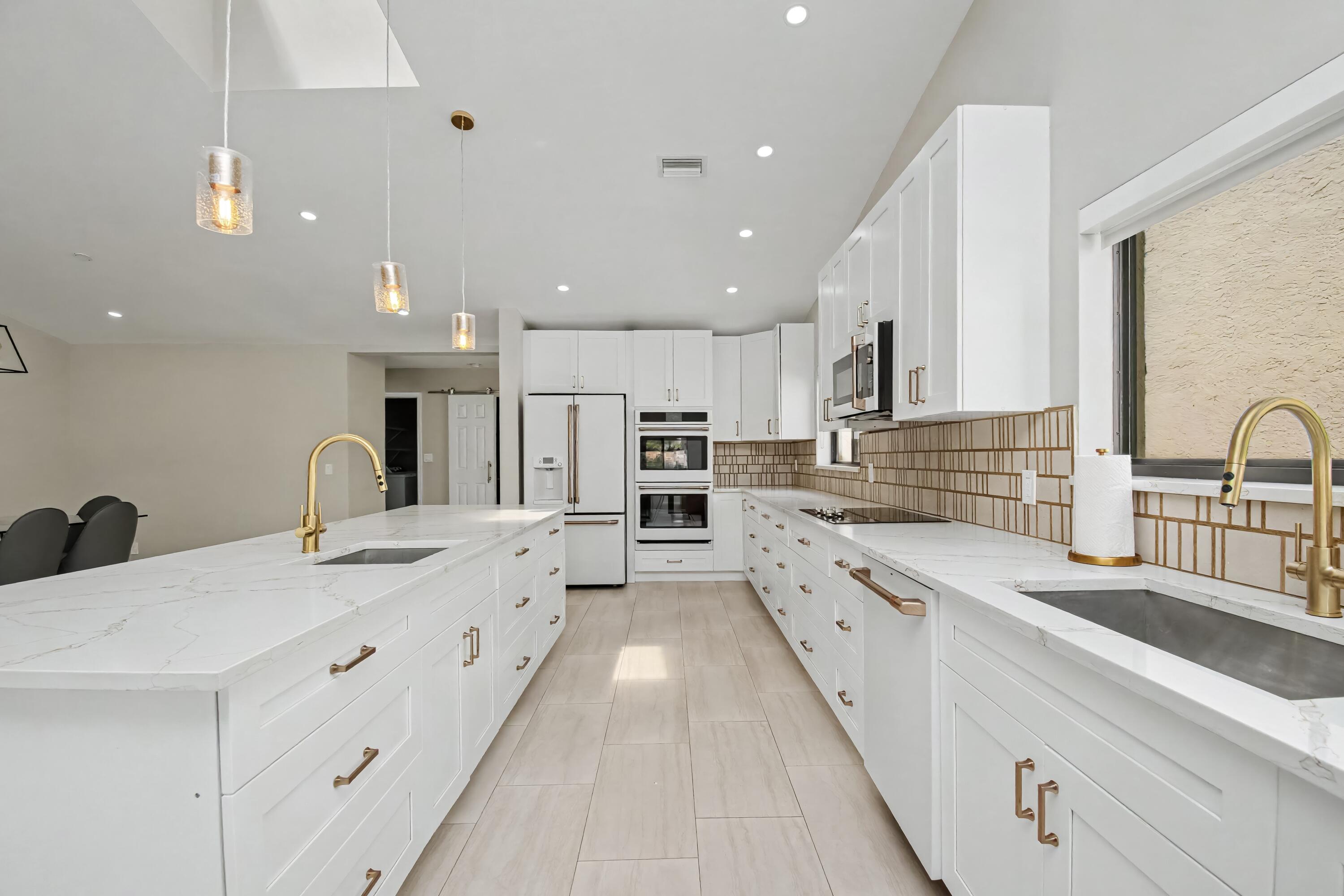 21460 LAGUNA Drive