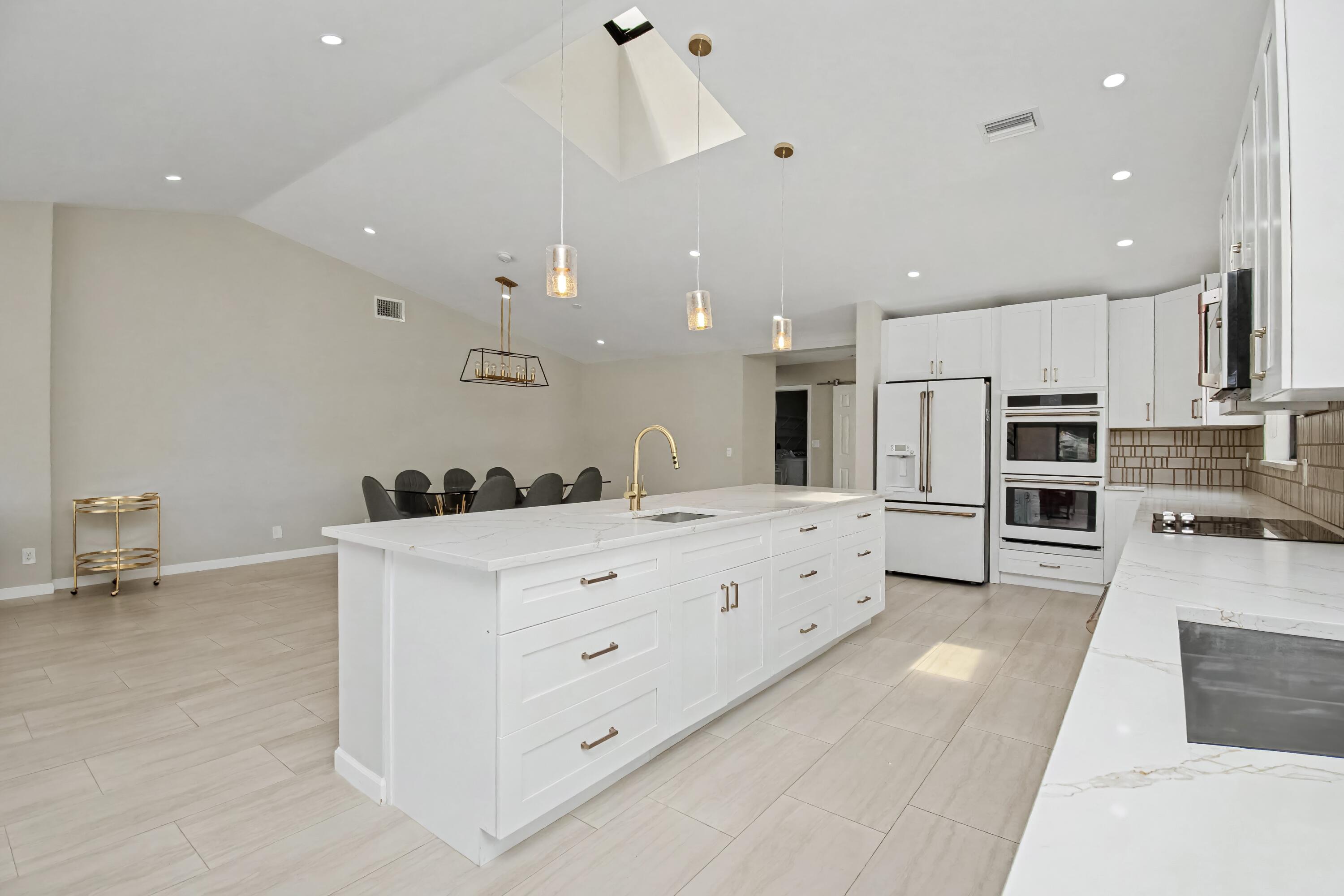 21460 LAGUNA Drive