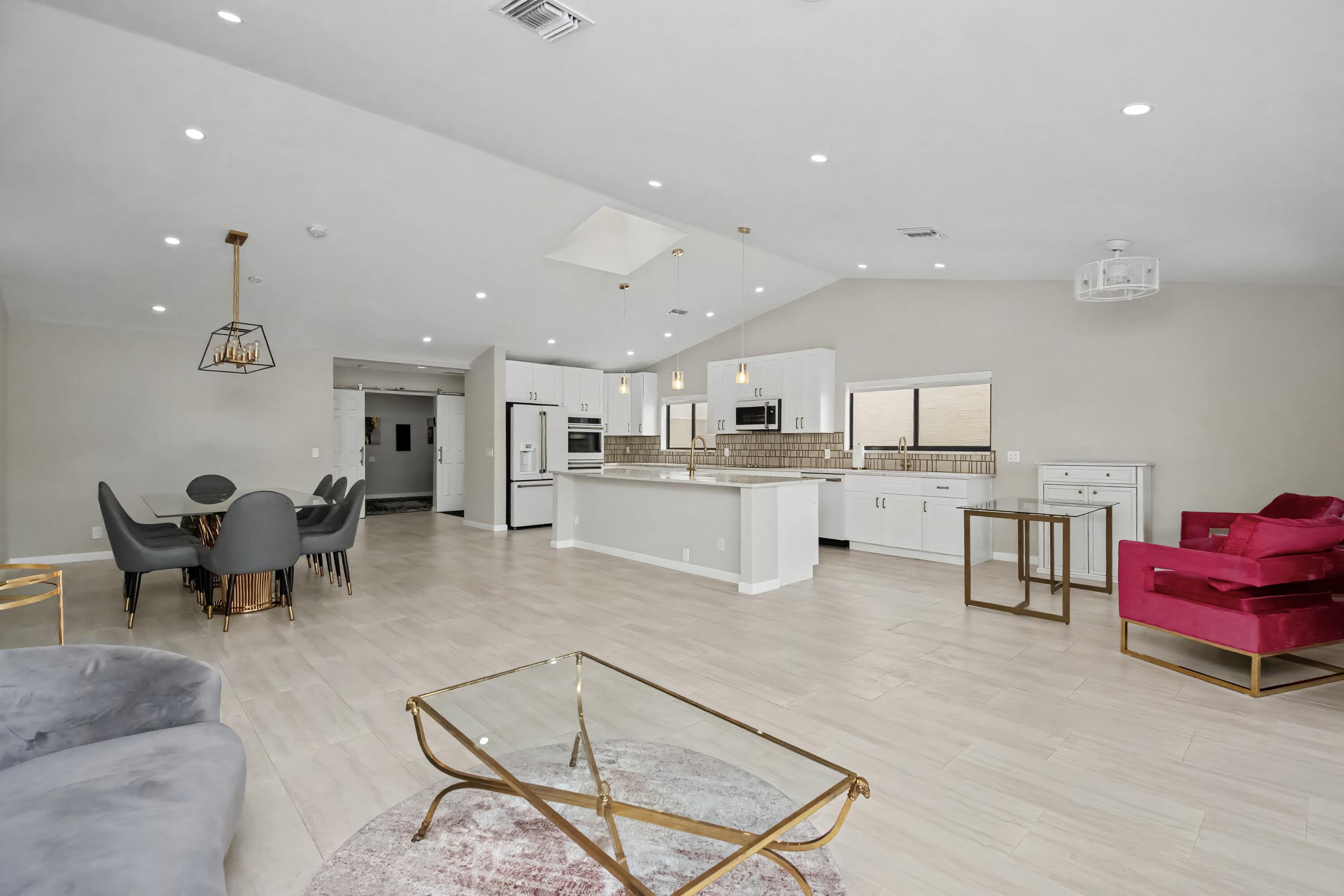 21460 LAGUNA Drive