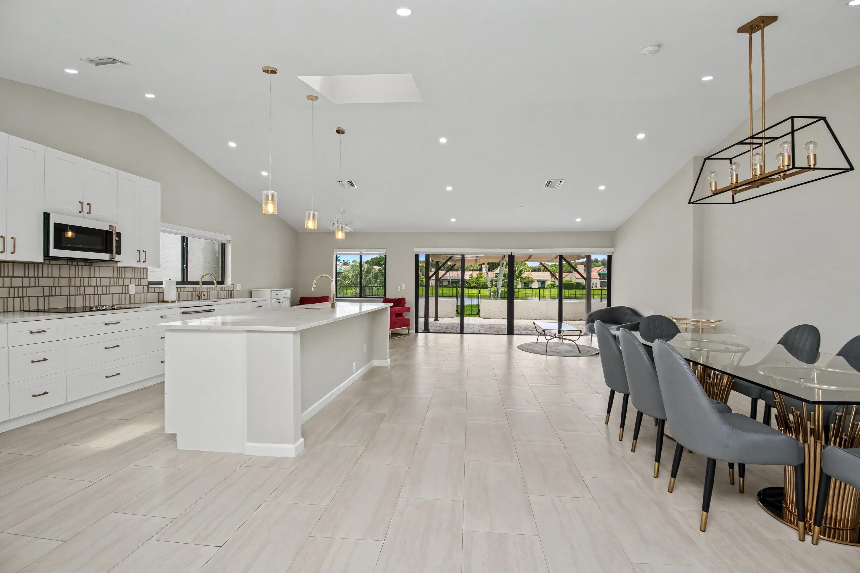 21460 LAGUNA Drive
