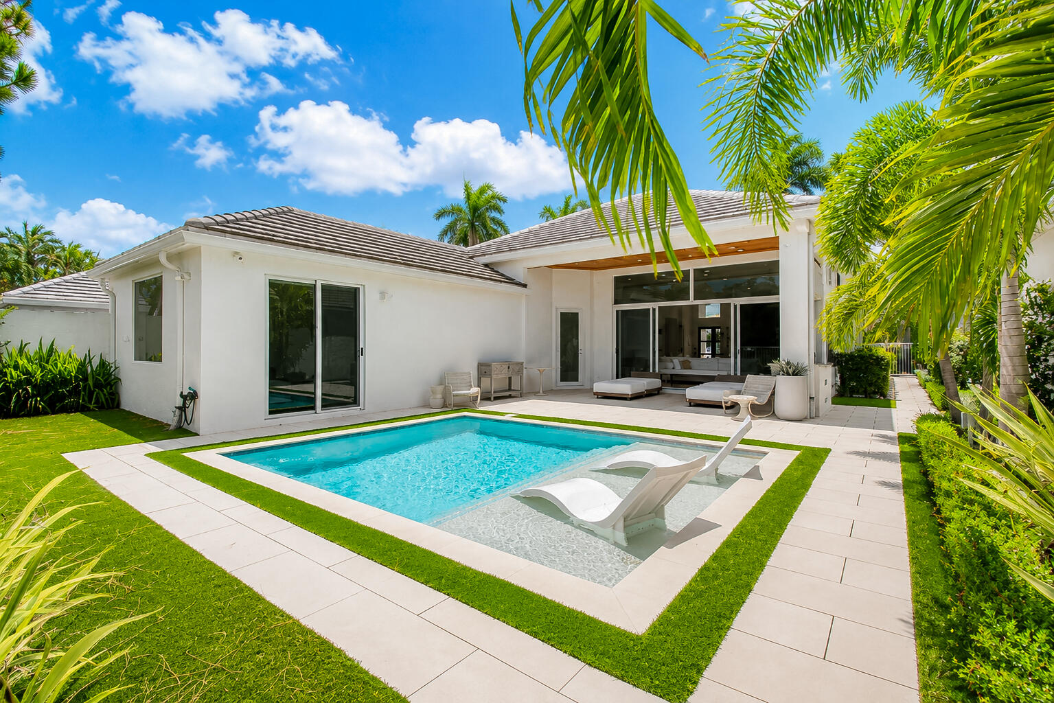 16124 VILLA VIZCAYA Place