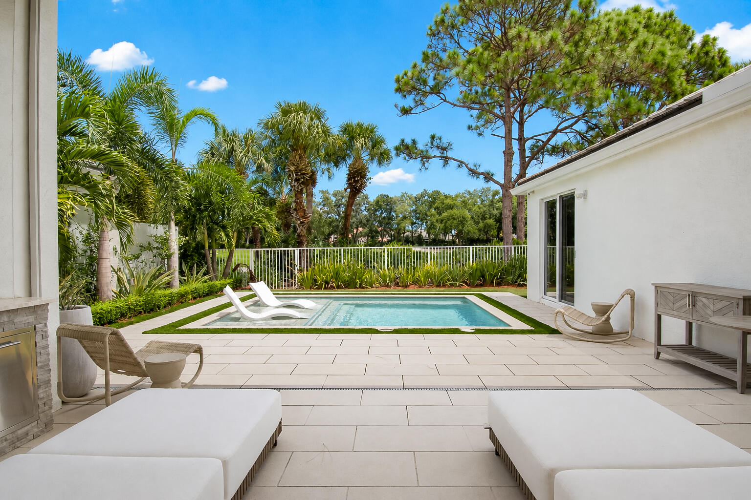16124 VILLA VIZCAYA Place