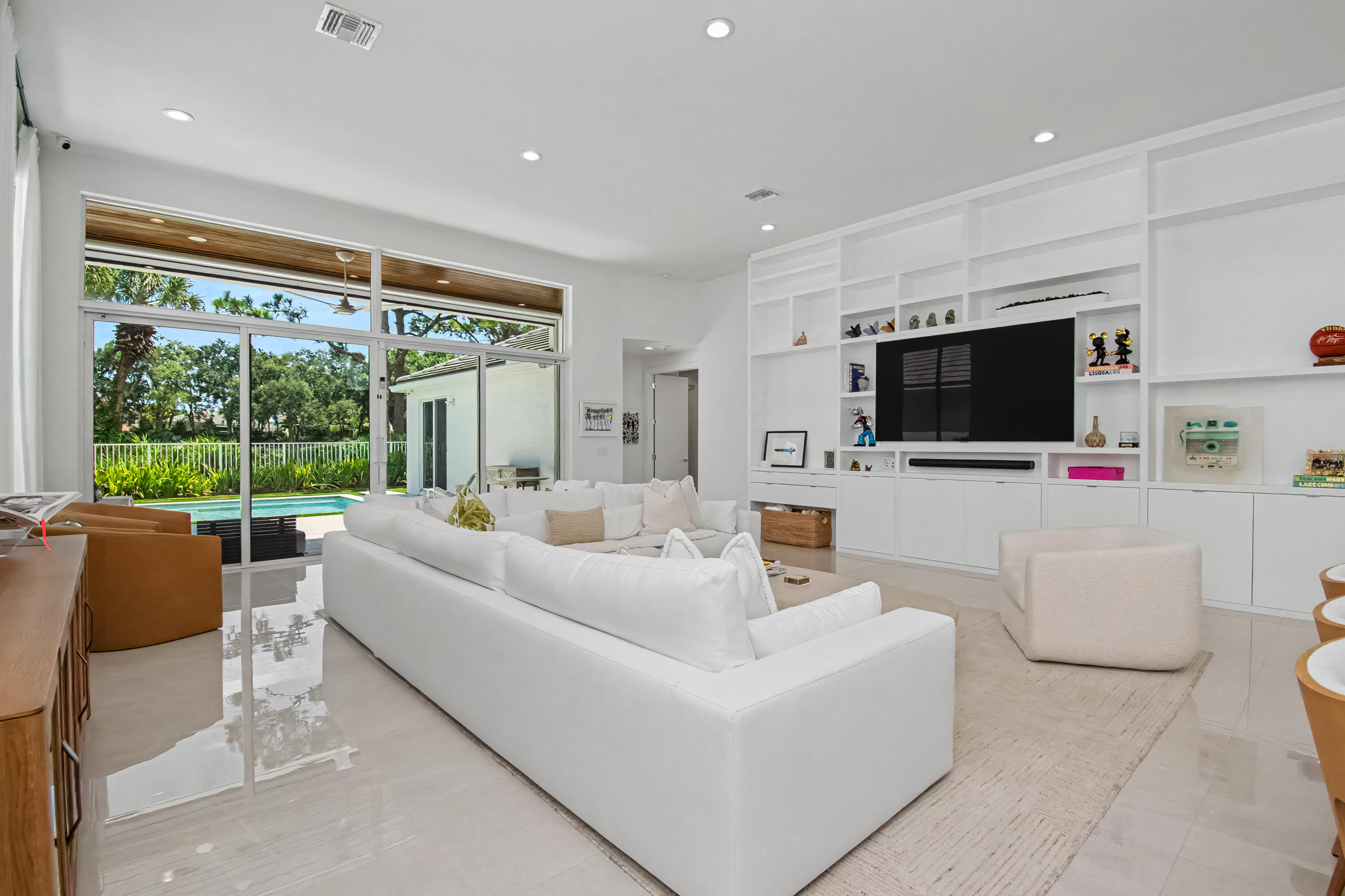 16124 VILLA VIZCAYA Place