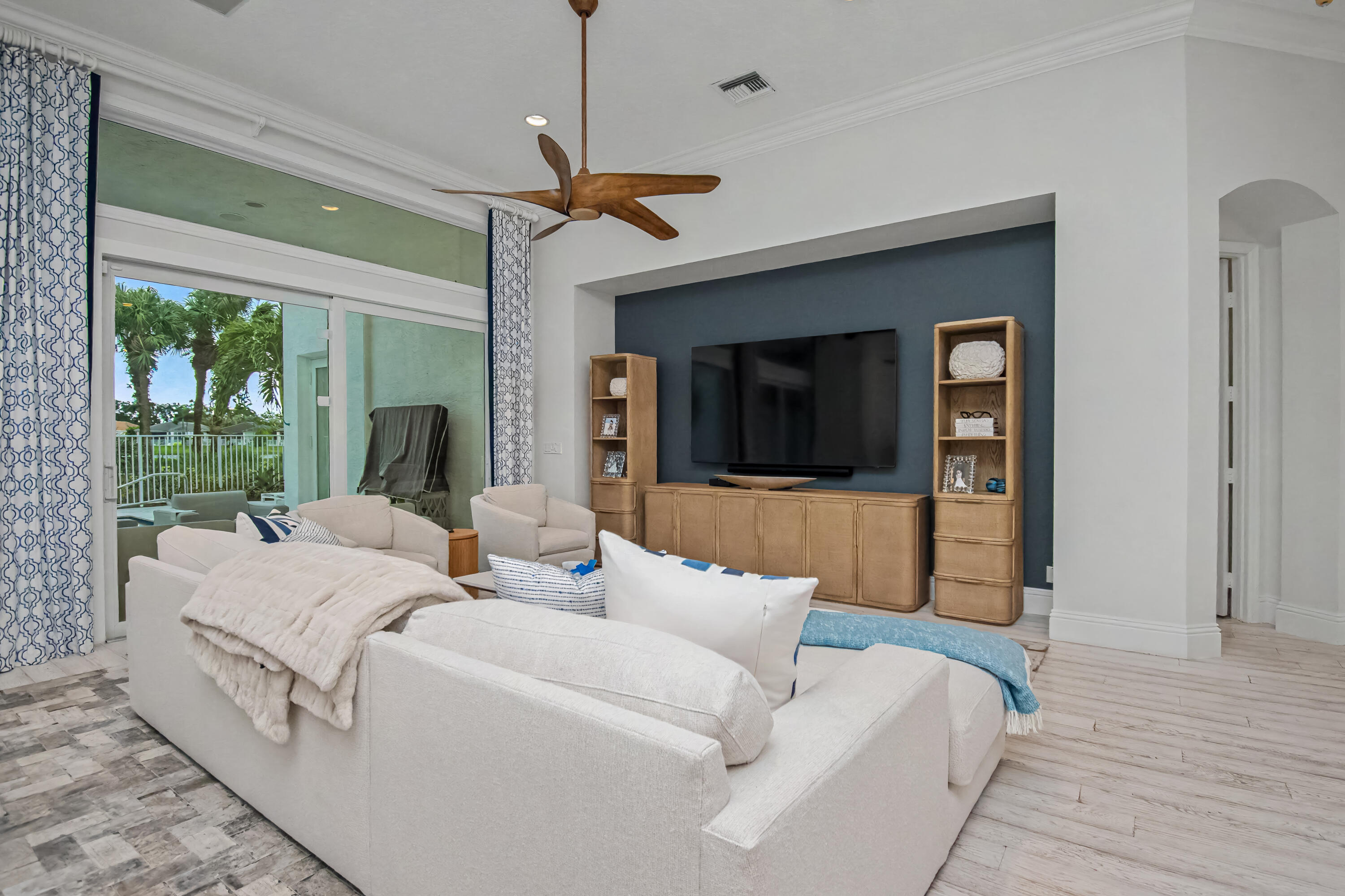 7952 VILLA D ESTE Way