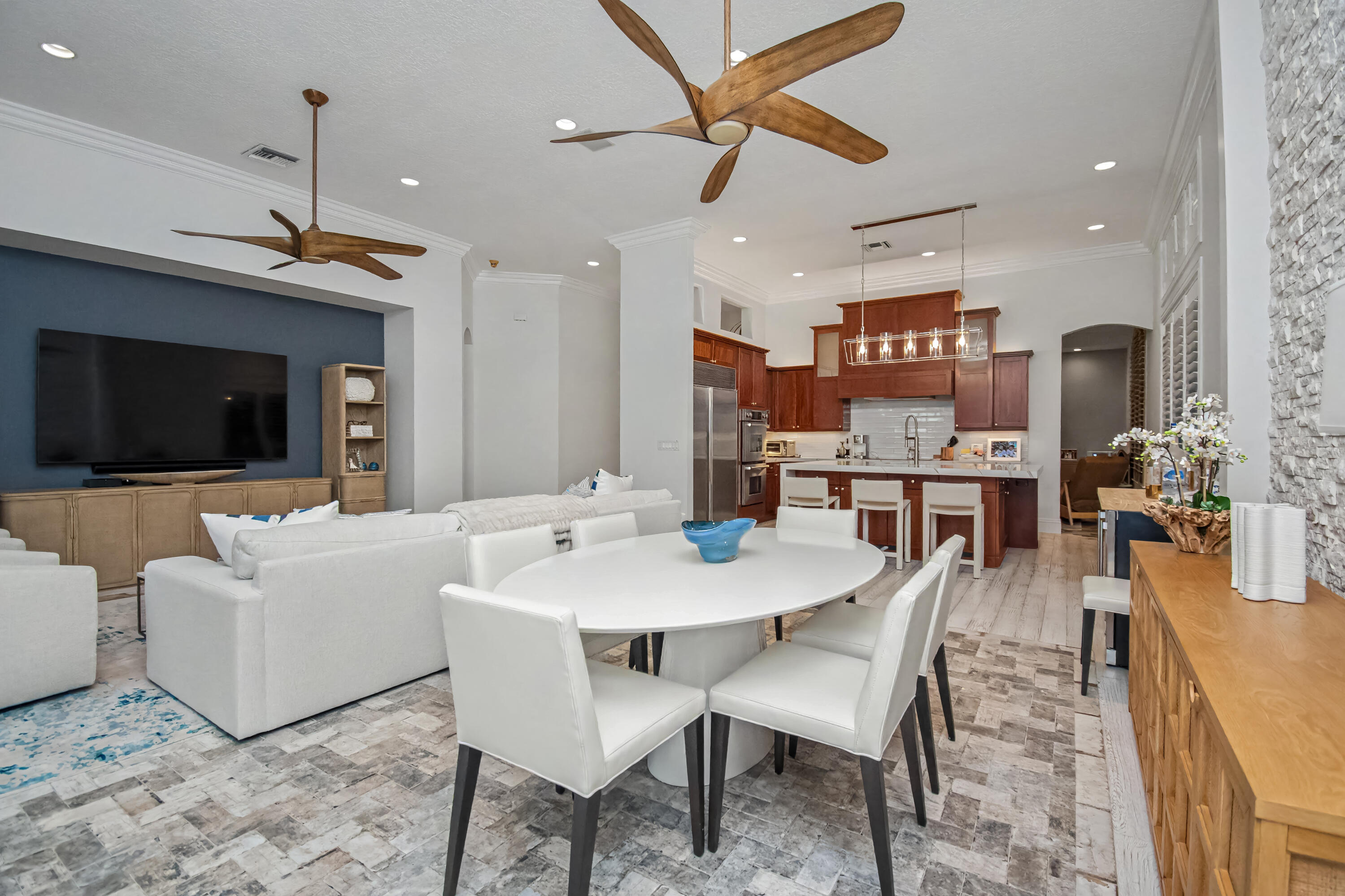 7952 VILLA D ESTE Way