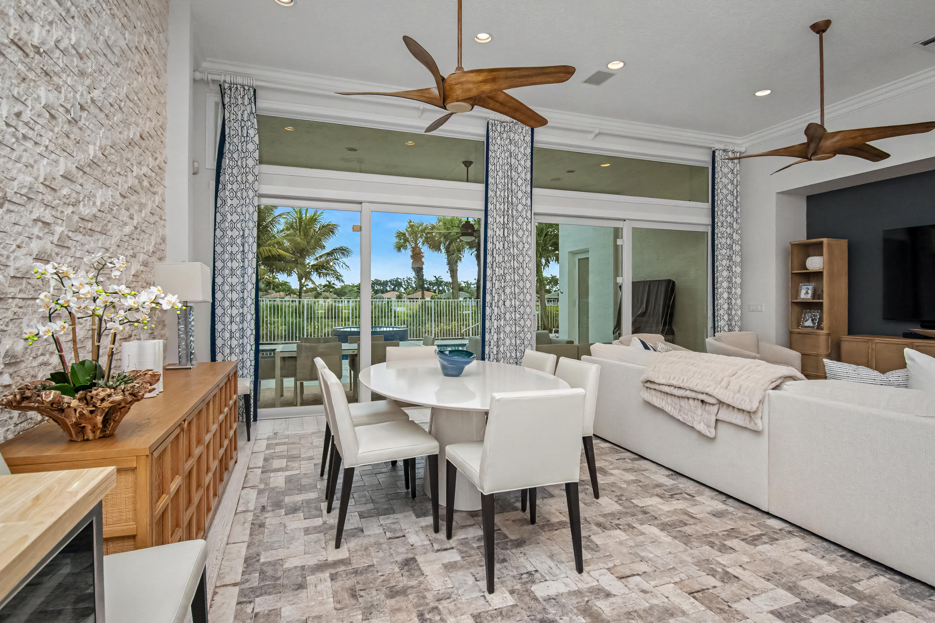 7952 VILLA D ESTE Way