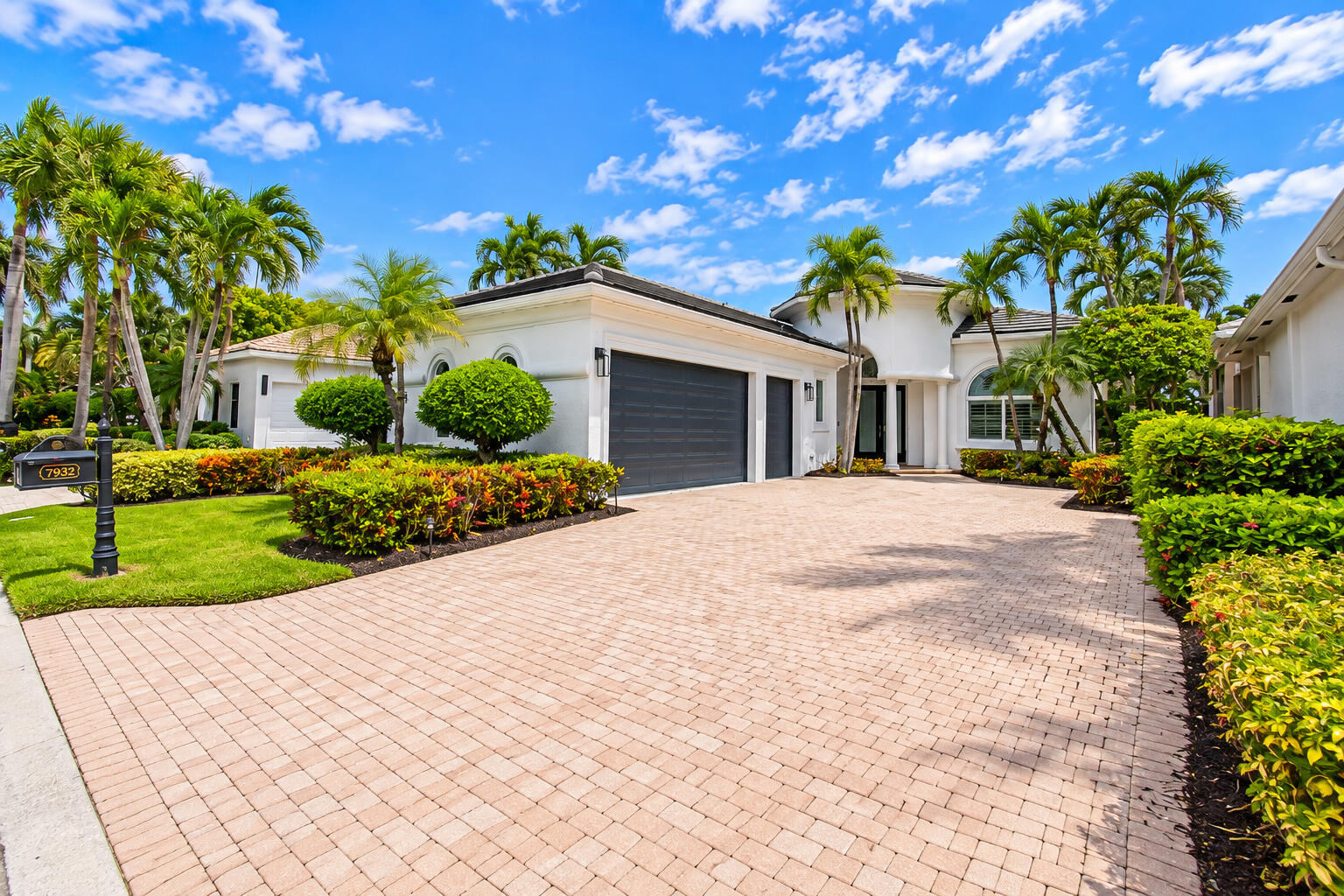 7952 VILLA D ESTE Way