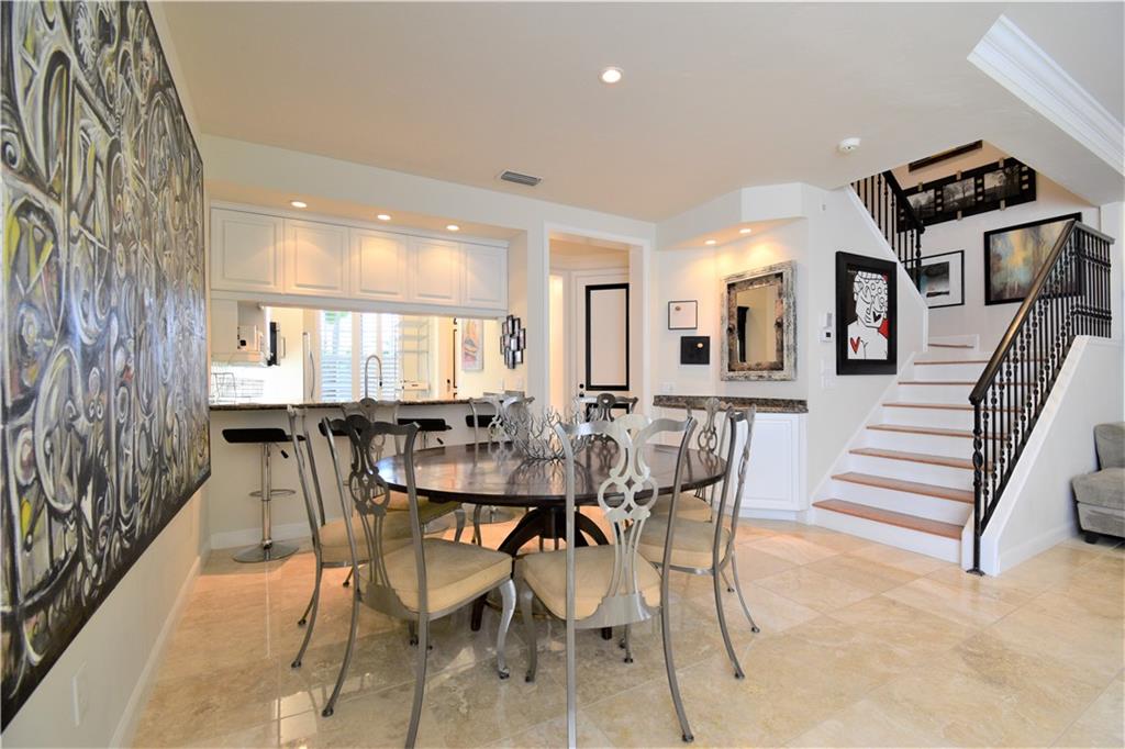 115 Venetian Dr 4 or G