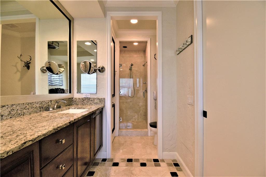 115 Venetian Dr 4 or G