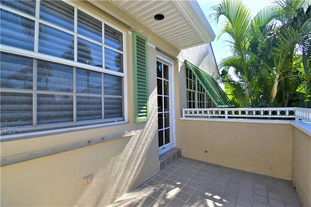 115 Venetian Dr 4 or G