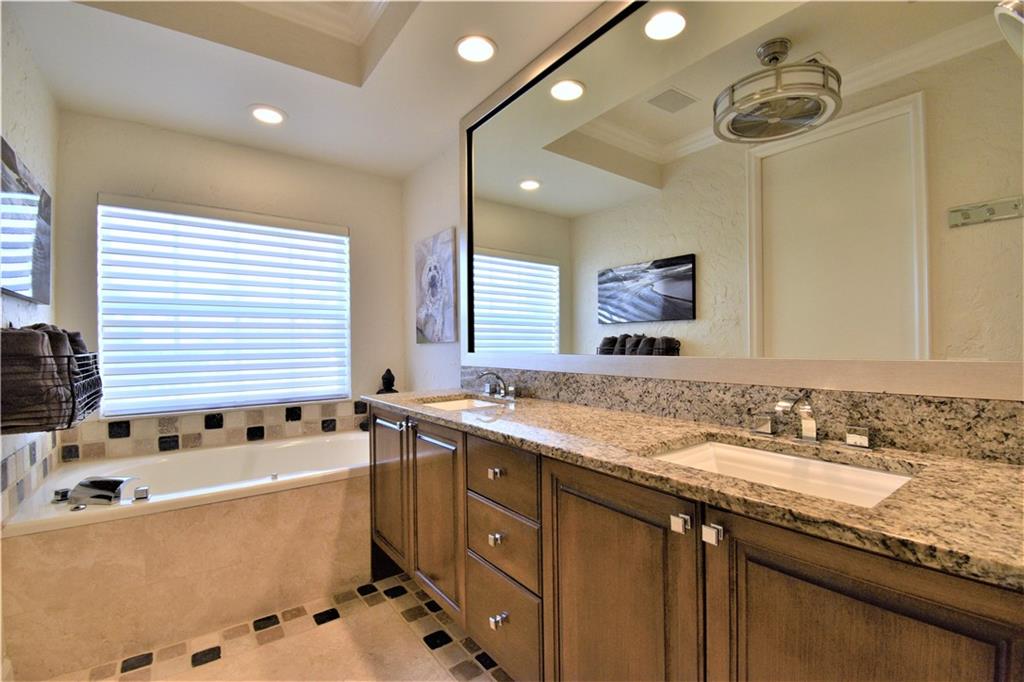 115 Venetian Dr 4 or G