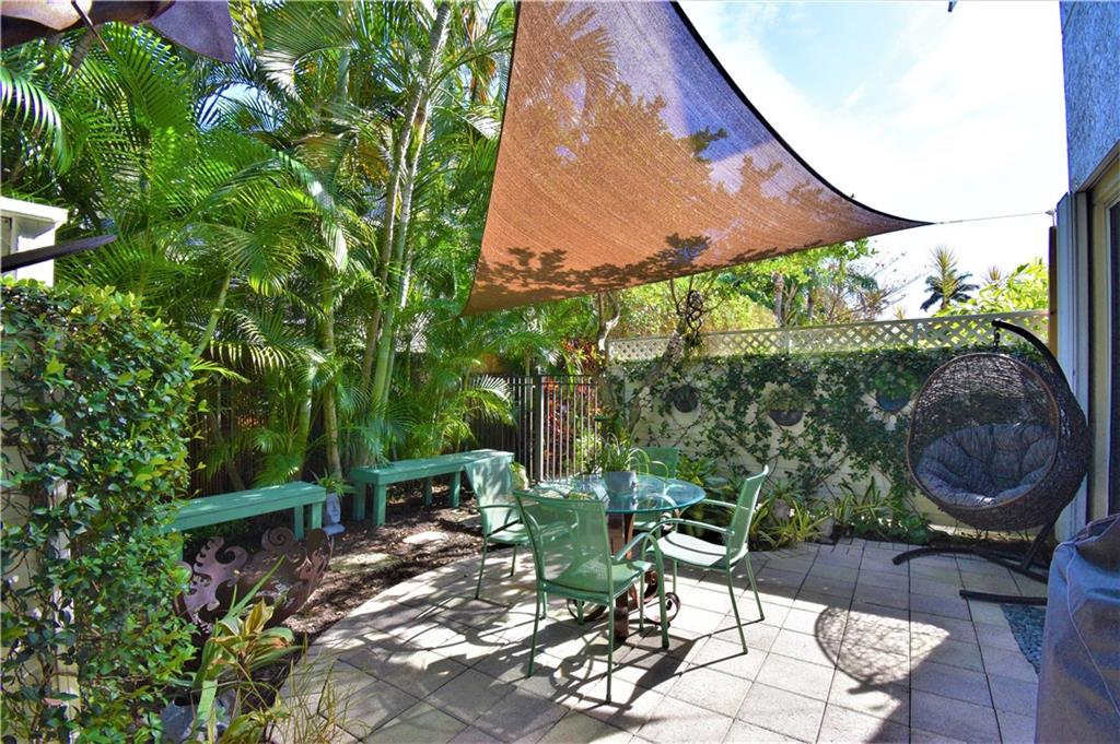115 Venetian Dr 4 or G
