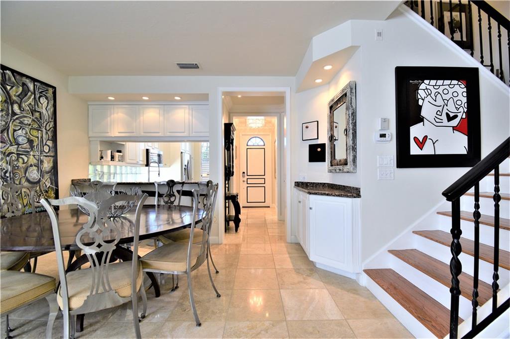 115 Venetian Dr 4 or G