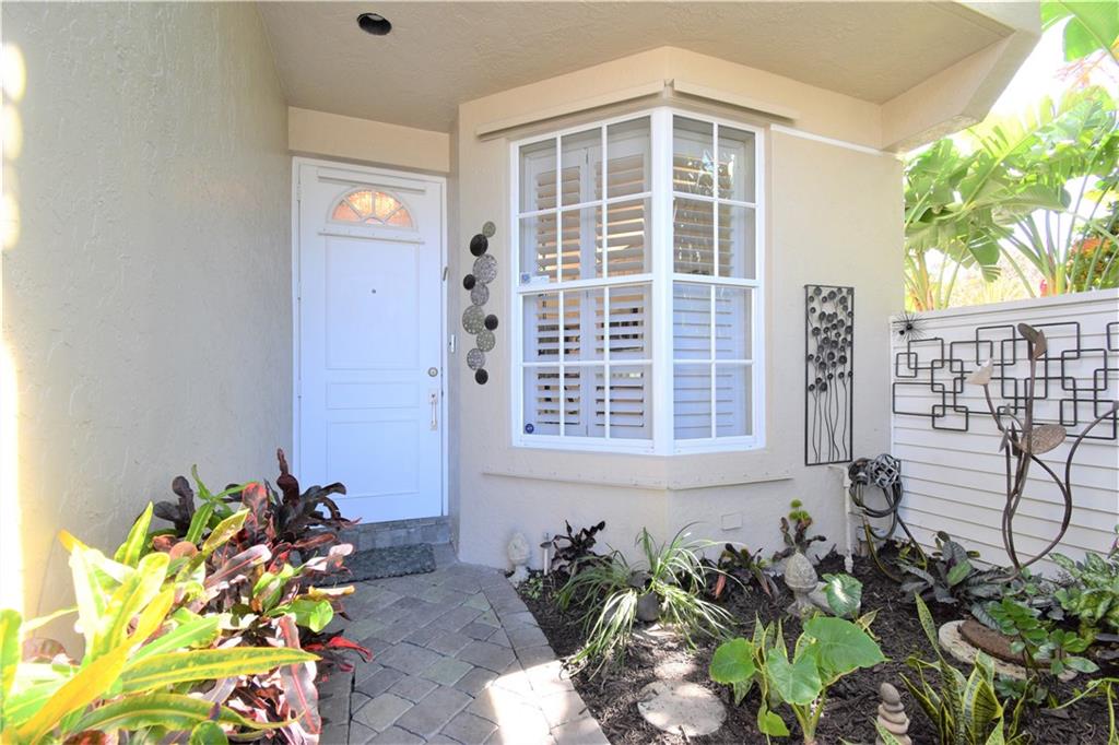 115 Venetian Dr 4 or G